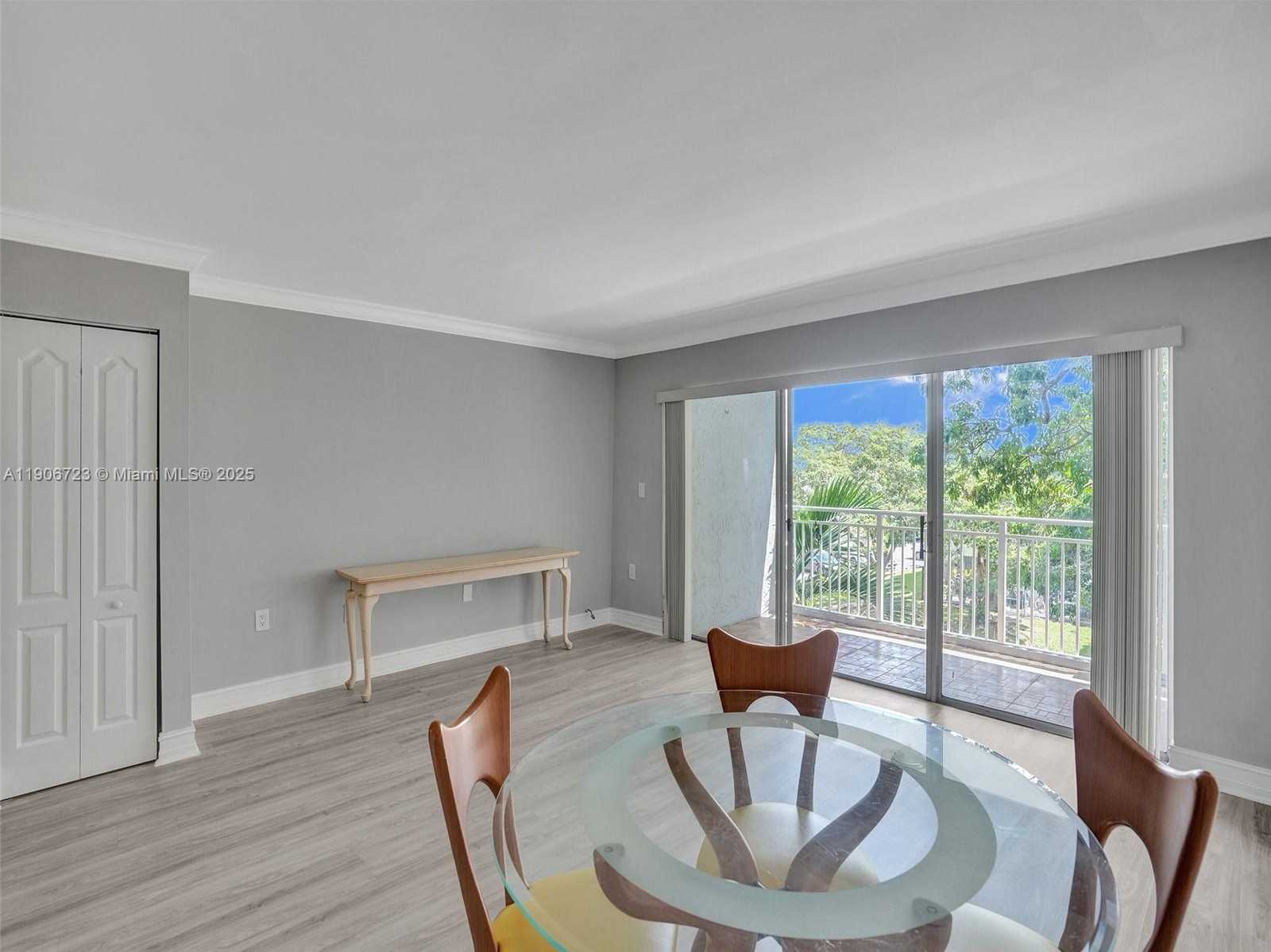 Small Image of 9375 FONTAINEBLEAU BLVD #L305, Miami Number 6