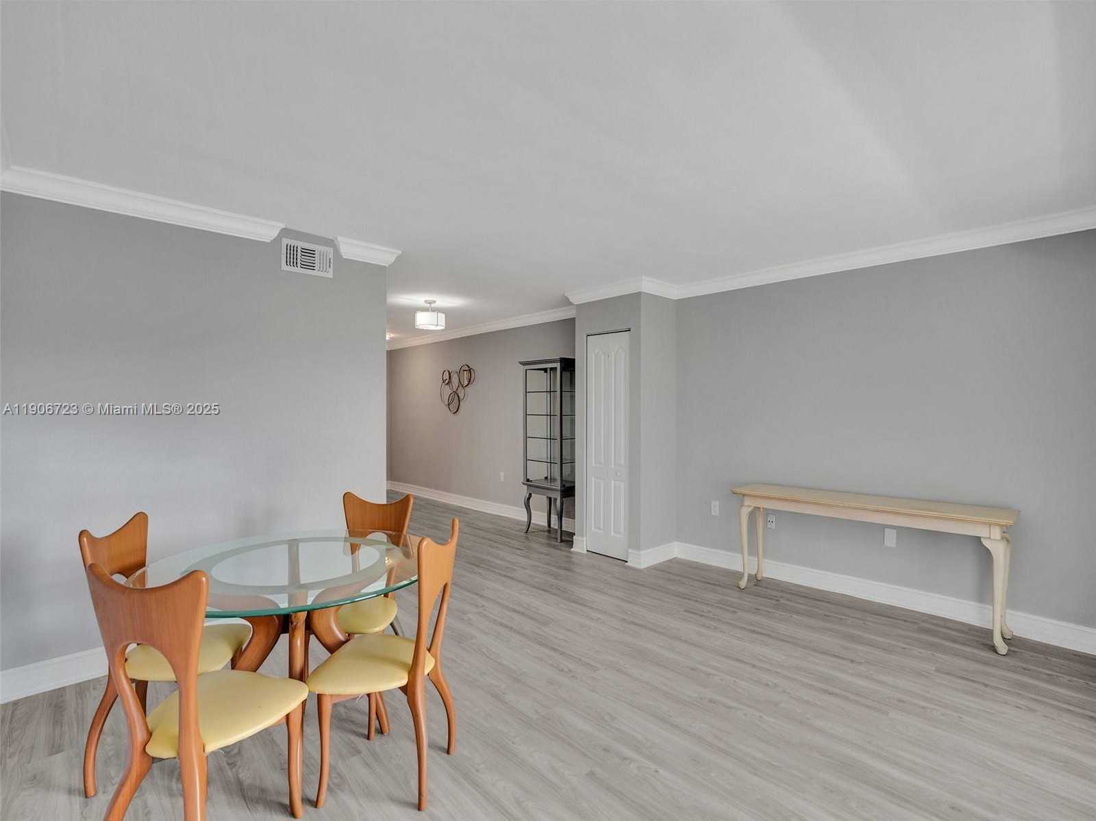 Small Image of 9375 FONTAINEBLEAU BLVD #L305, Miami Number 7