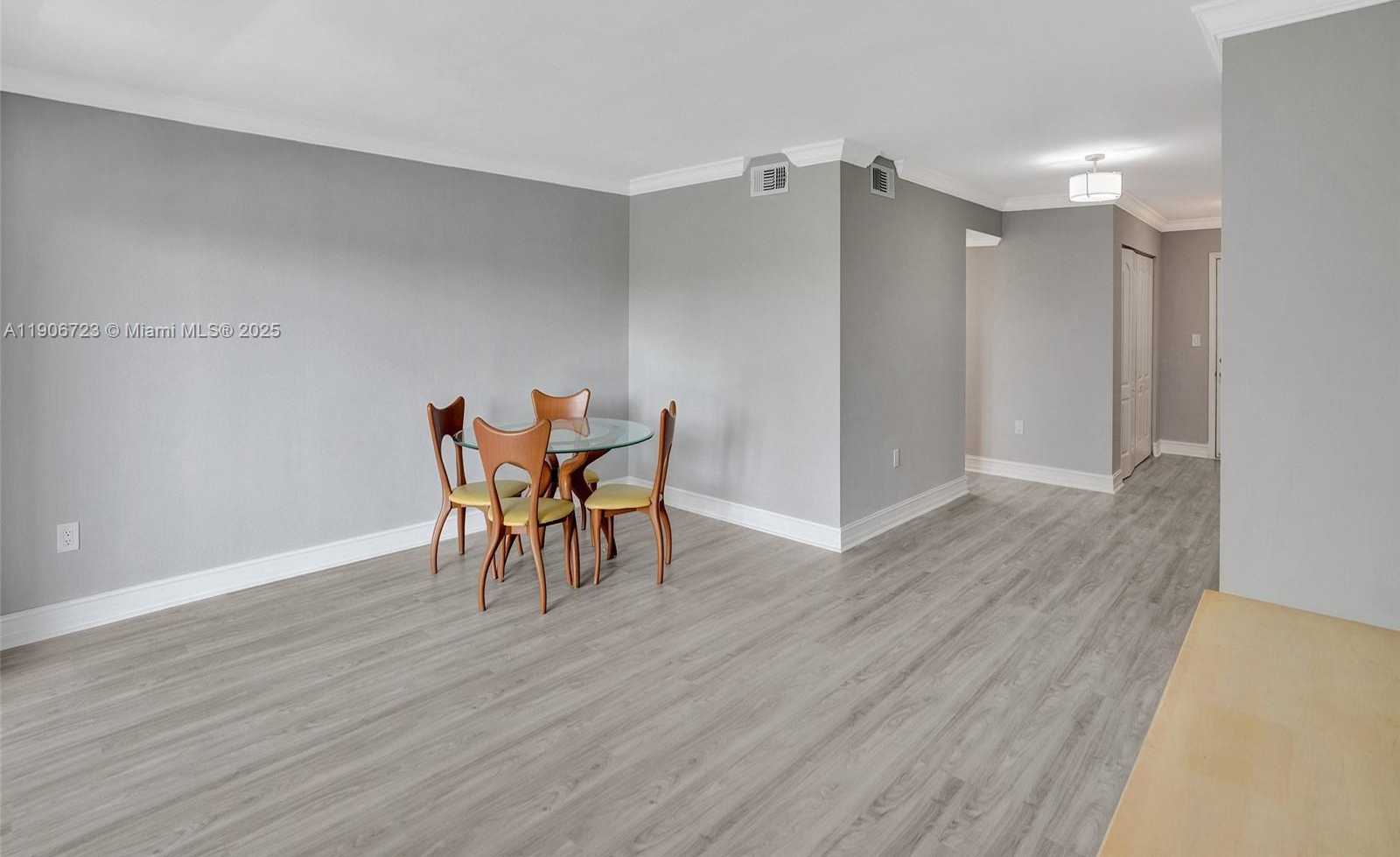 Small Image of 9375 FONTAINEBLEAU BLVD #L305, Miami Number 8