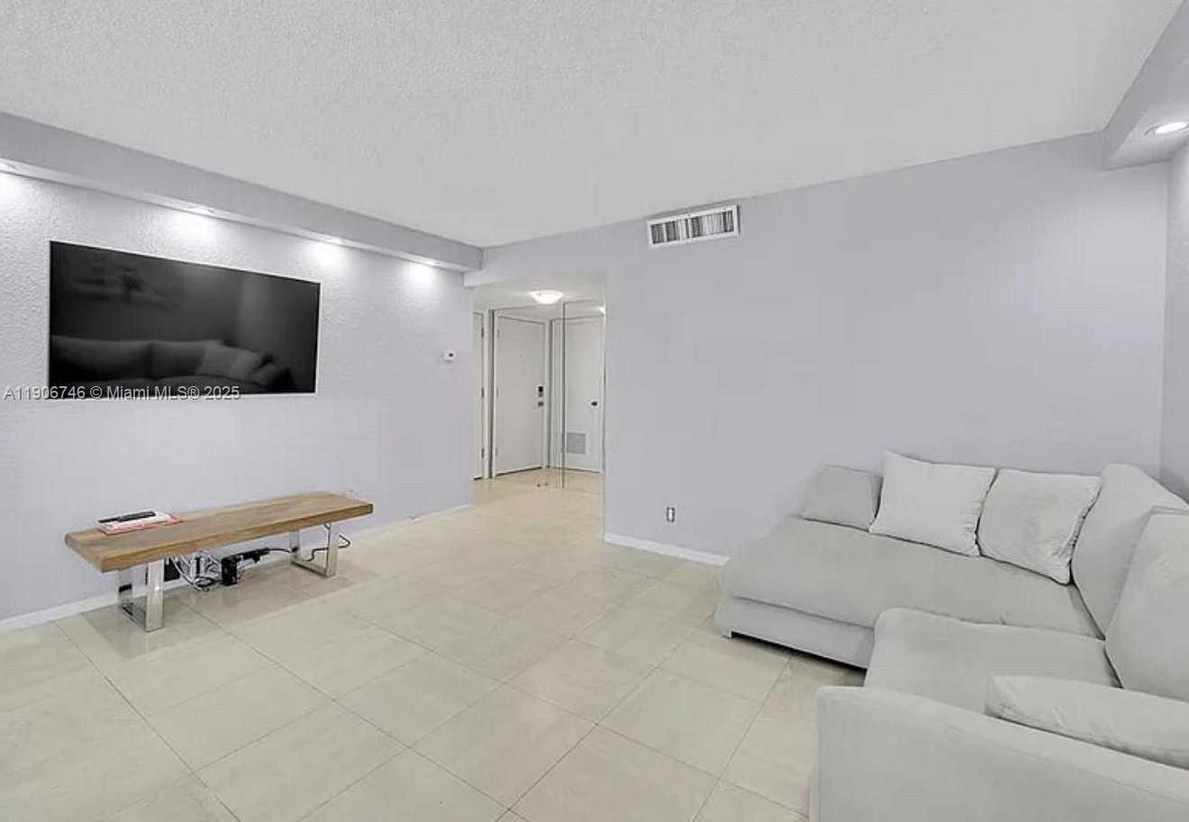 Small Image of 1880 SOUTH OCEAN DR #704, Hallandale Beach Number 4