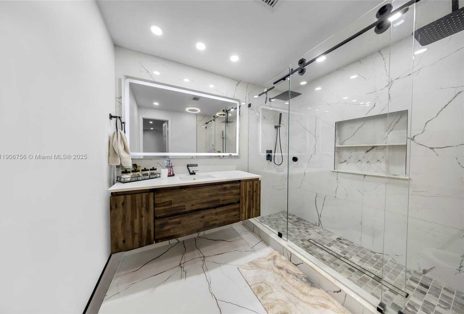 Small Image of 490 WEST 33RD PL, Hialeah Number 10