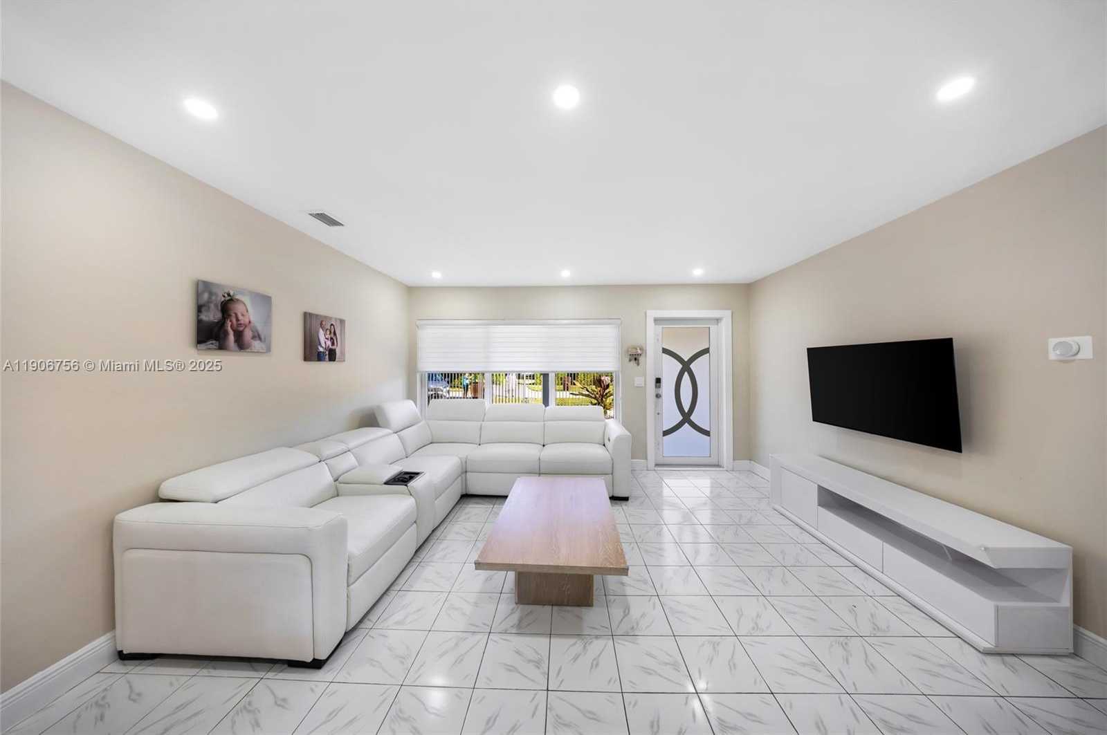 Small Image of 490 WEST 33RD PL, Hialeah Number 11