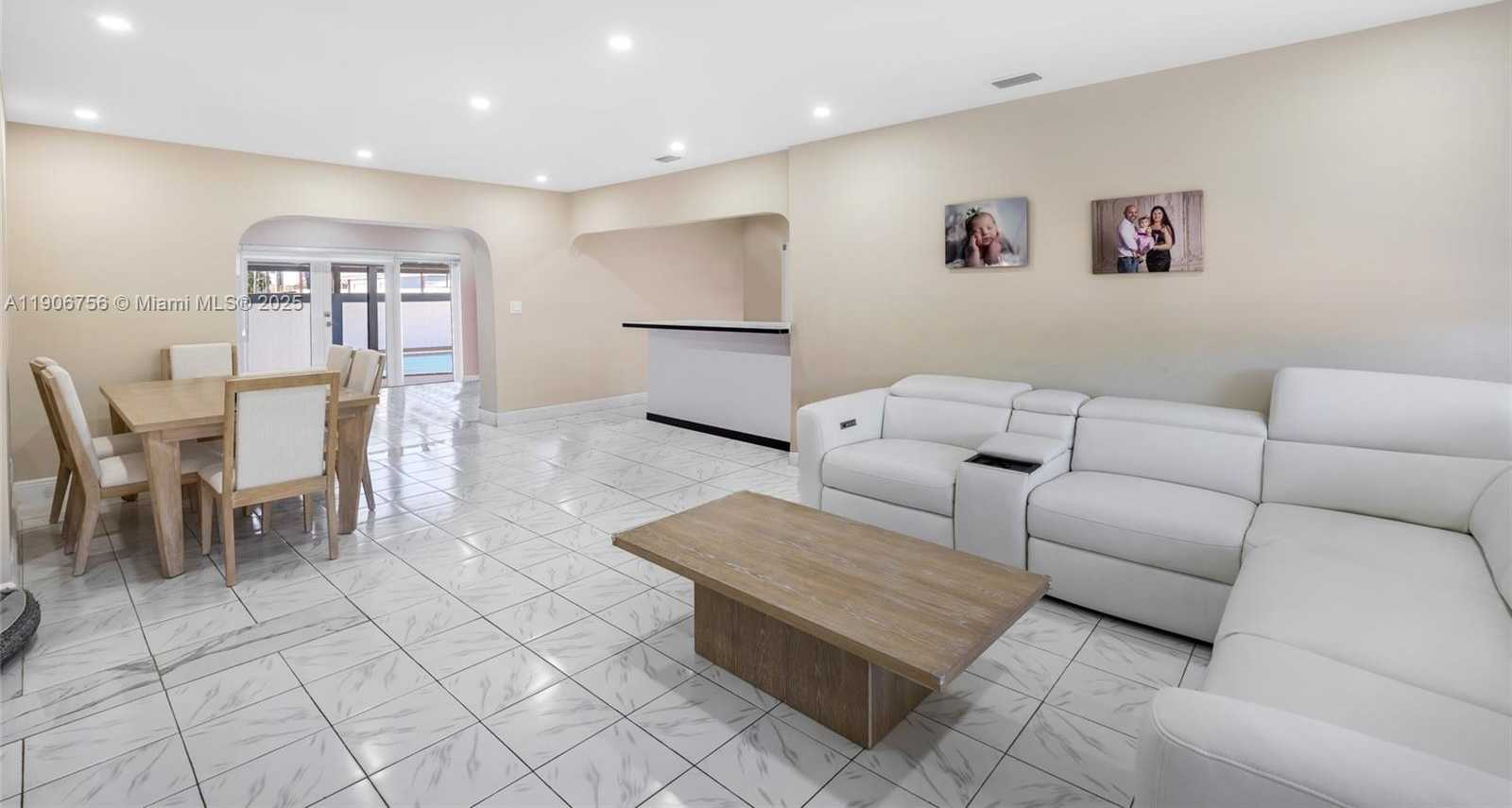 Small Image of 490 WEST 33RD PL, Hialeah Number 12