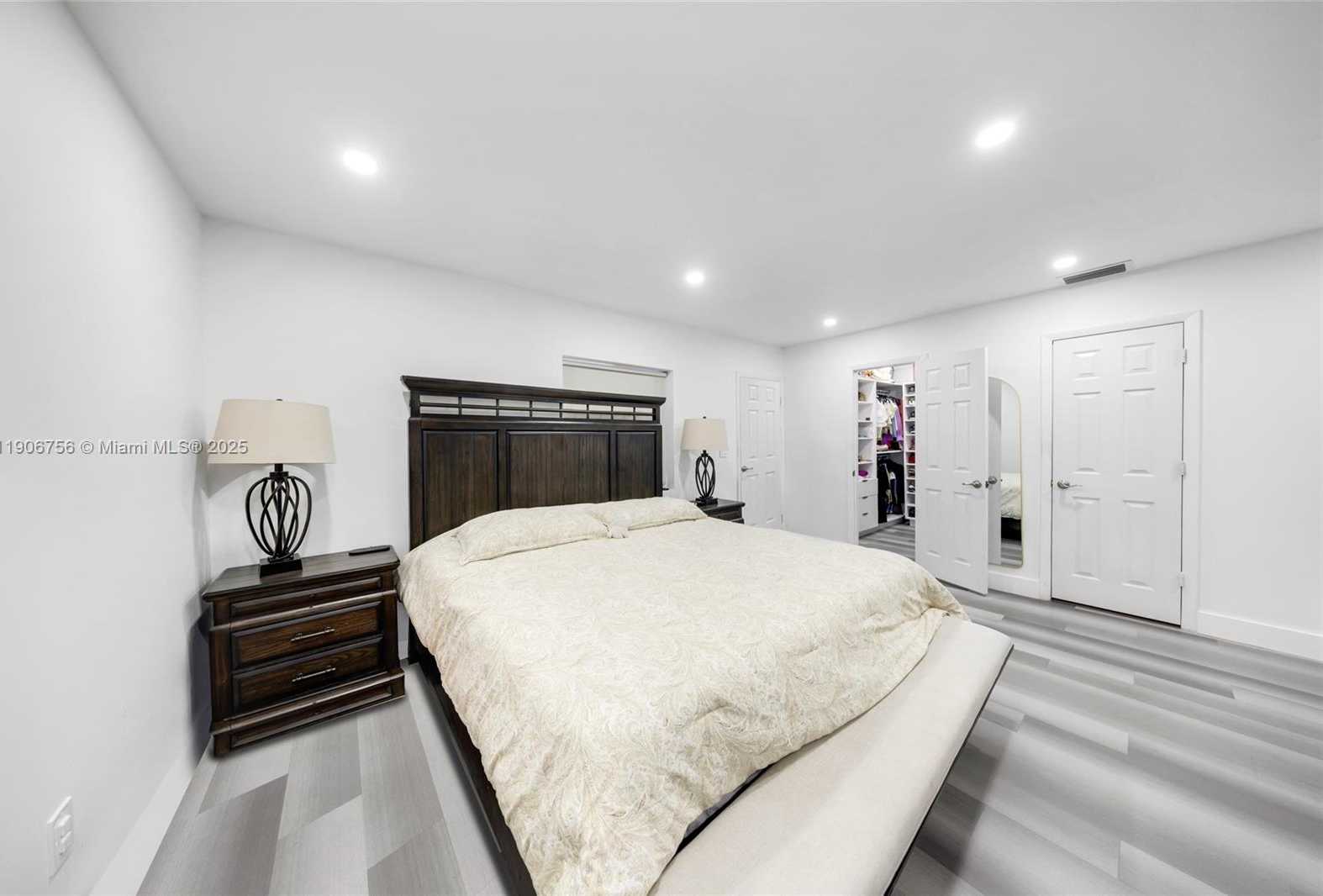 Small Image of 490 WEST 33RD PL, Hialeah Number 14