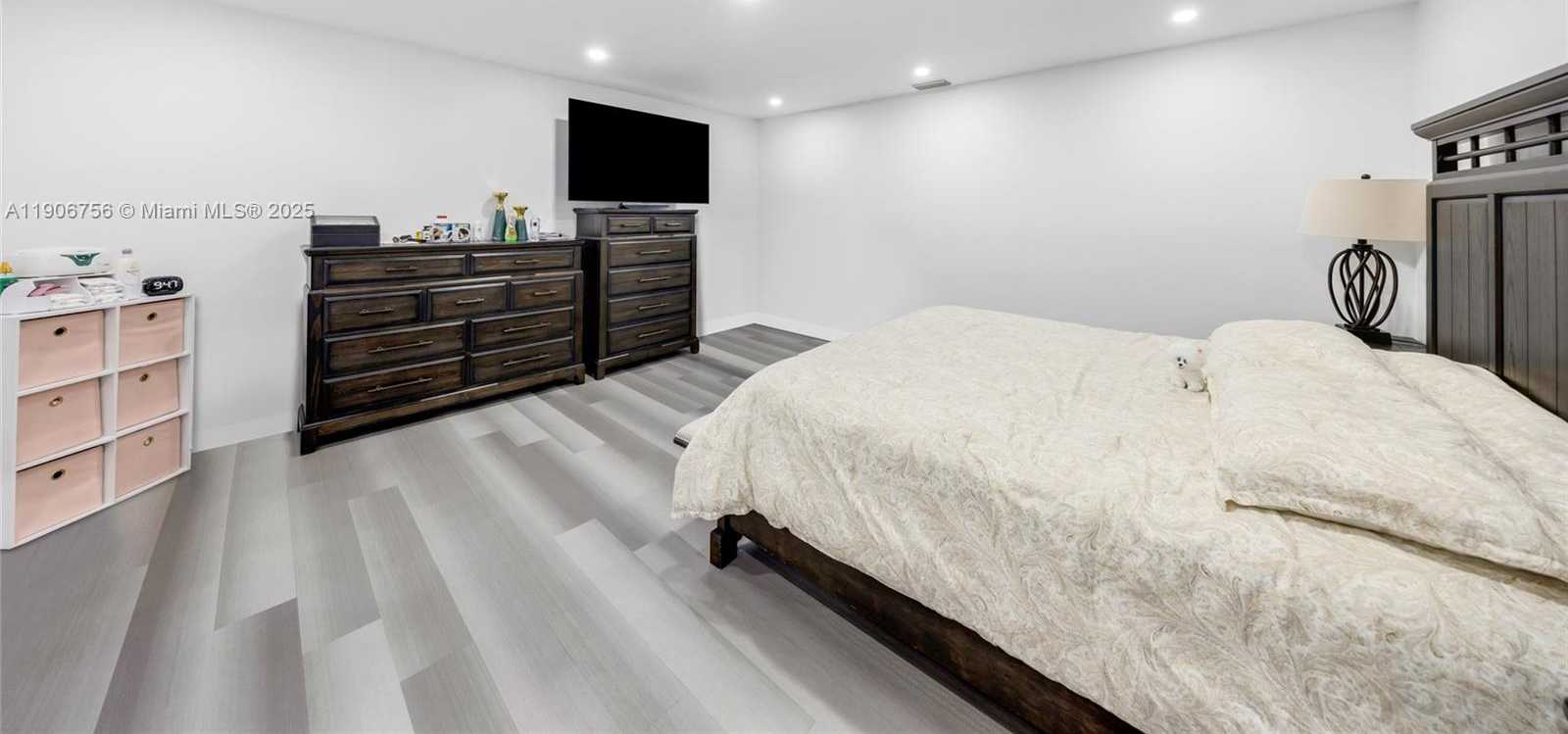 Small Image of 490 WEST 33RD PL, Hialeah Number 17