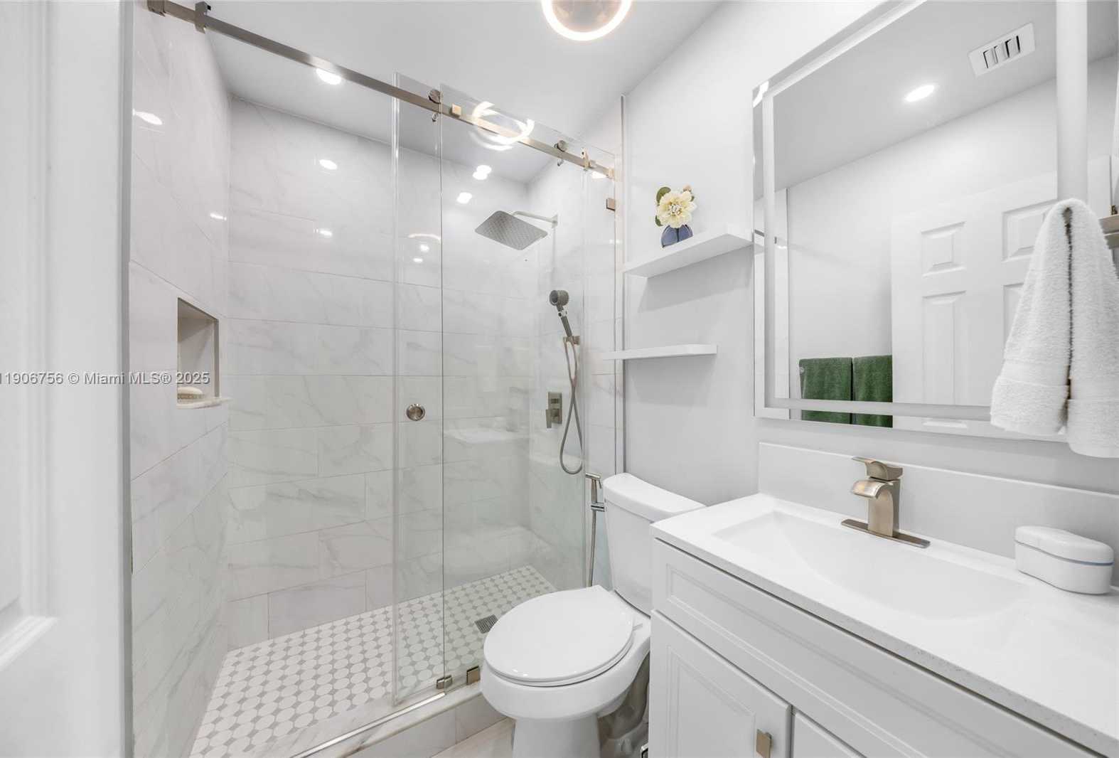 Small Image of 490 WEST 33RD PL, Hialeah Number 19