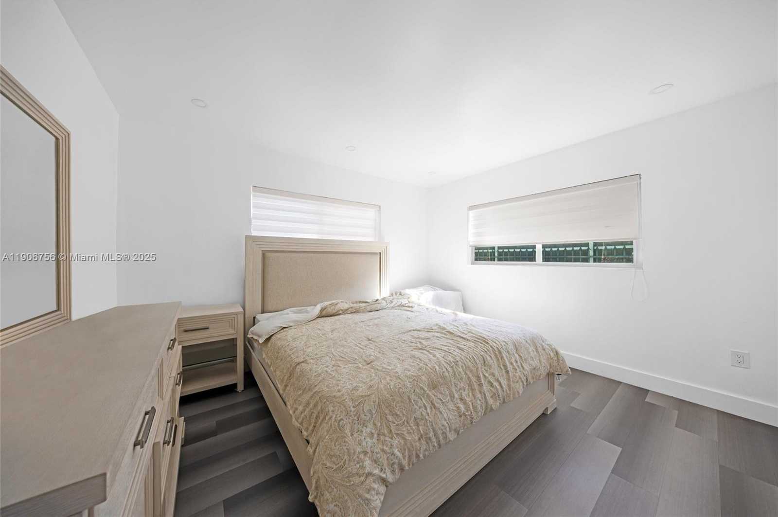 Small Image of 490 WEST 33RD PL, Hialeah Number 20