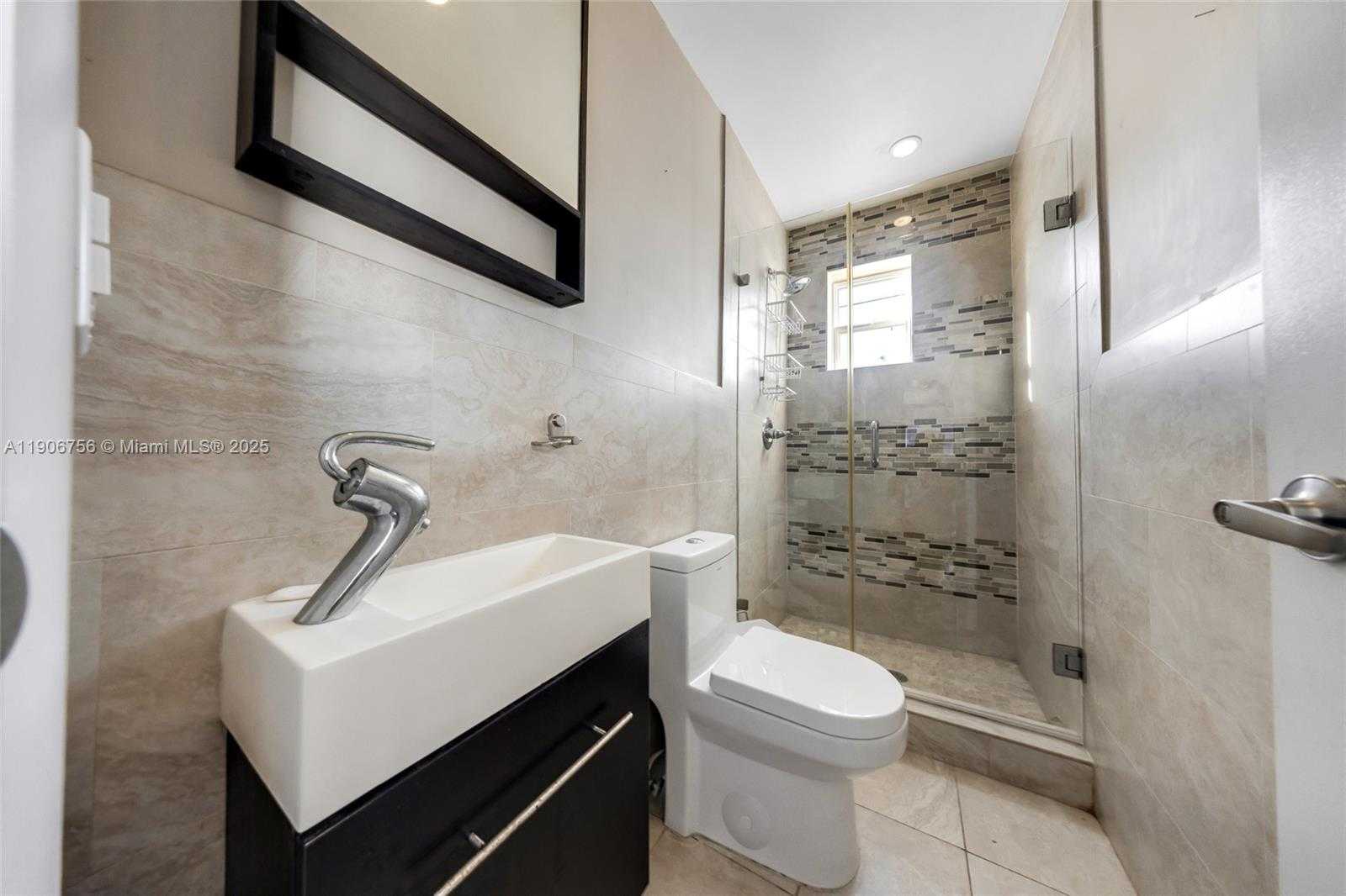 Small Image of 490 WEST 33RD PL, Hialeah Number 21