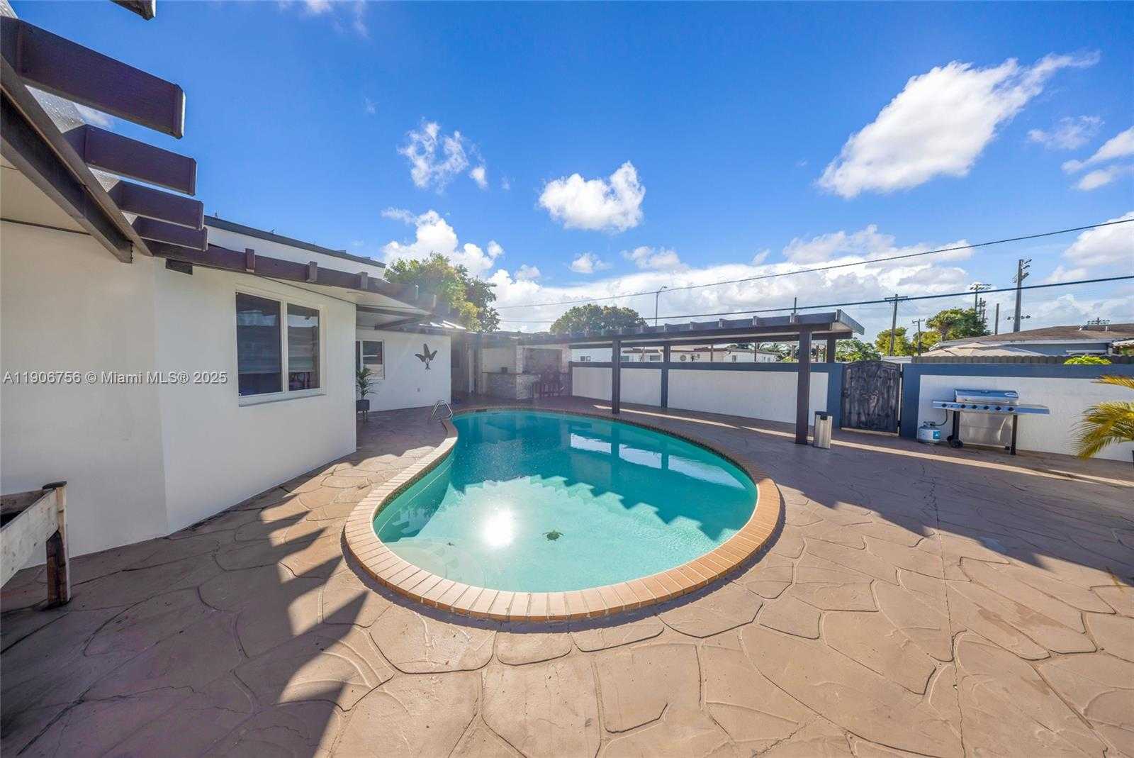 Small Image of 490 WEST 33RD PL, Hialeah Number 22