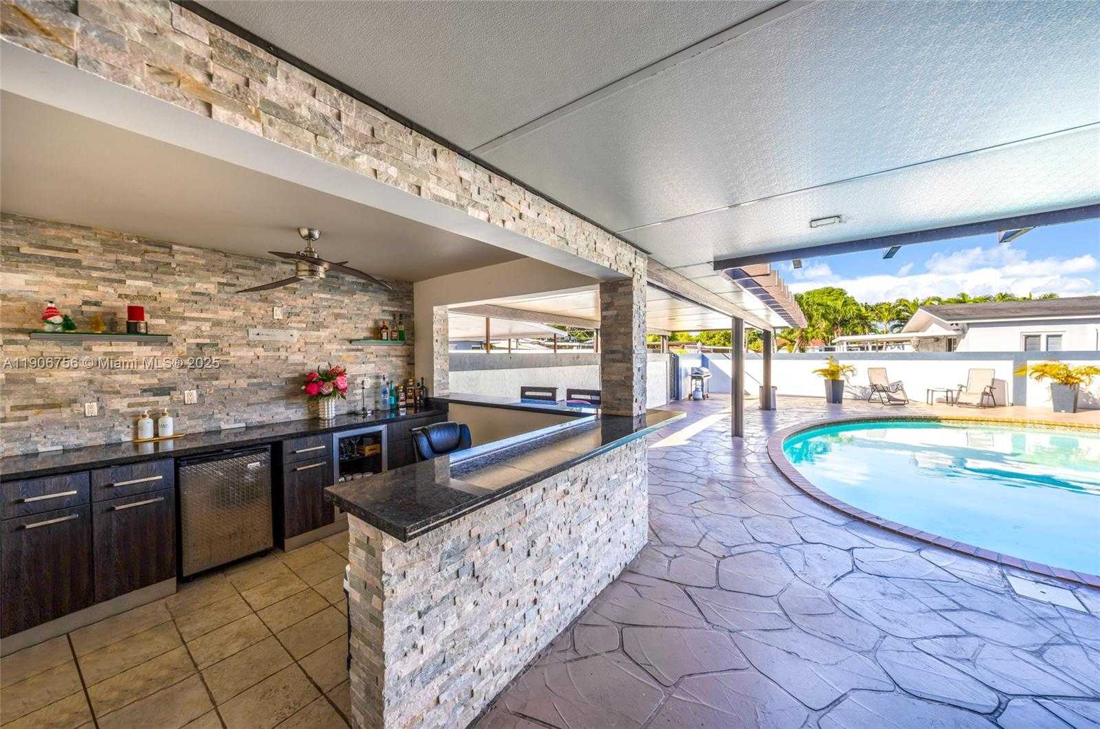 Small Image of 490 WEST 33RD PL, Hialeah Number 23