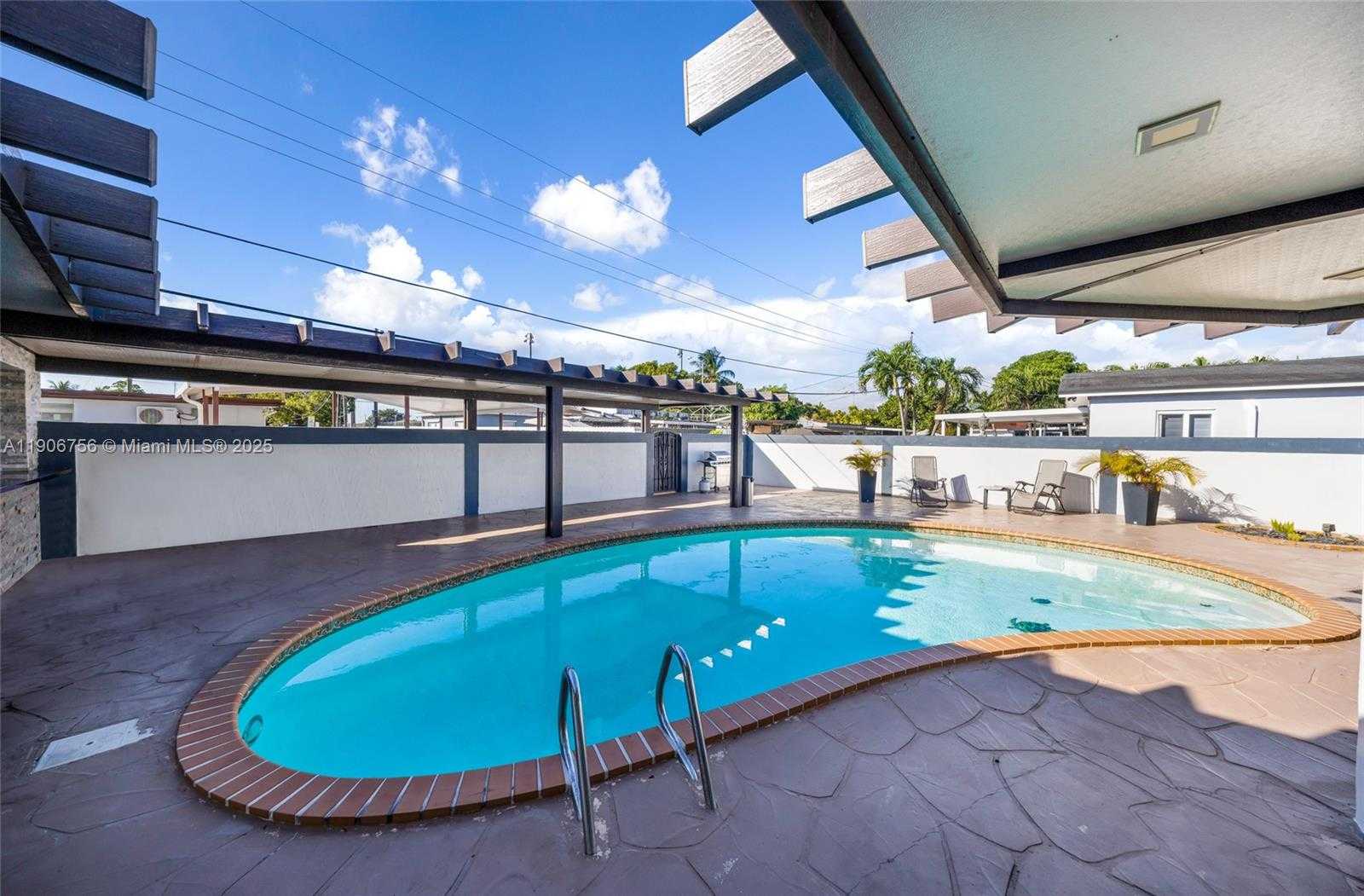 Small Image of 490 WEST 33RD PL, Hialeah Number 24