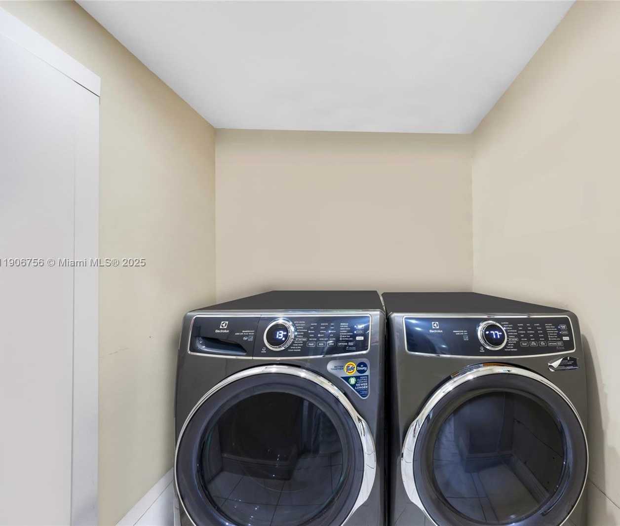 Small Image of 490 WEST 33RD PL, Hialeah Number 25