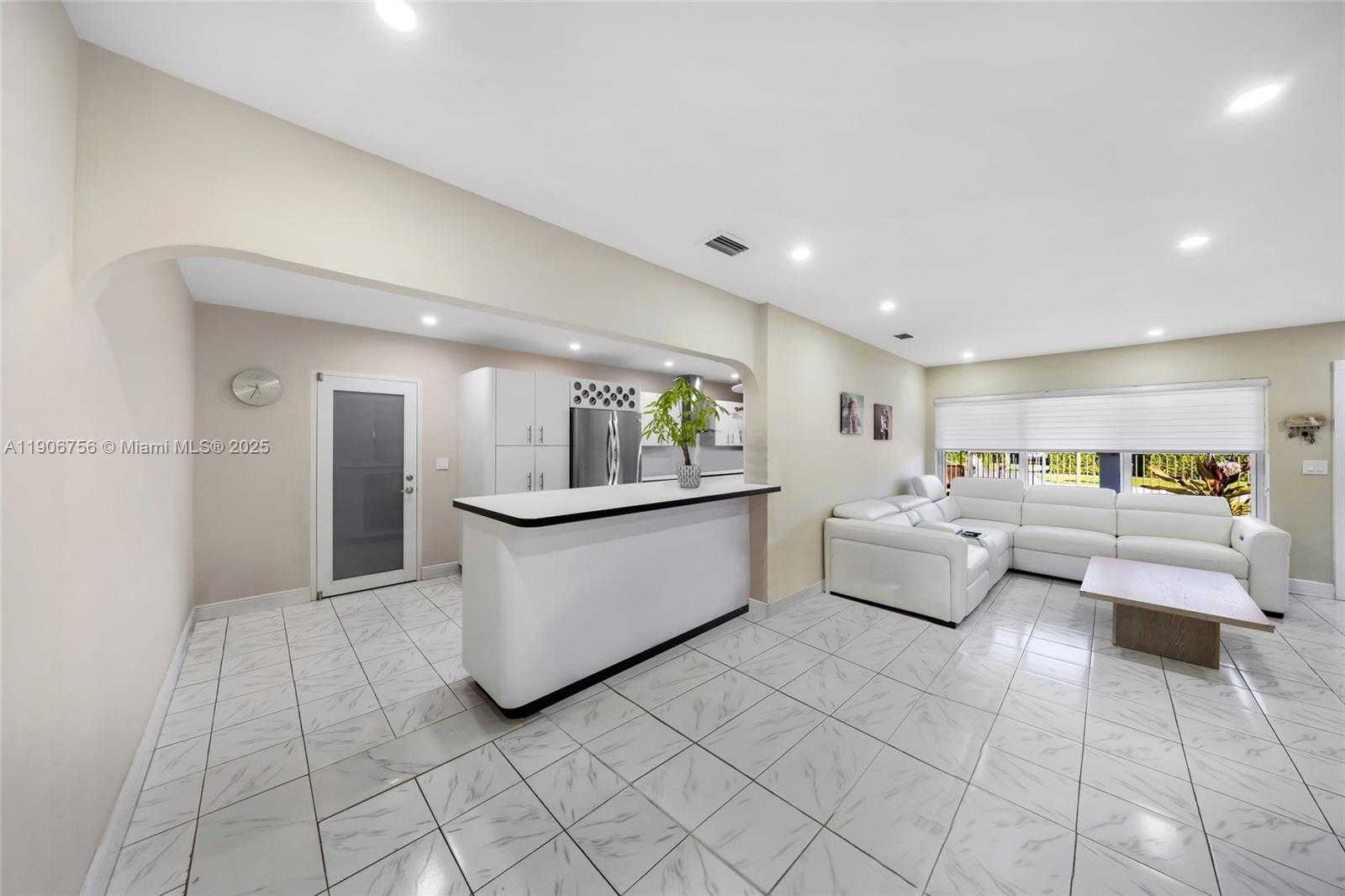 Small Image of 490 WEST 33RD PL, Hialeah Number 4