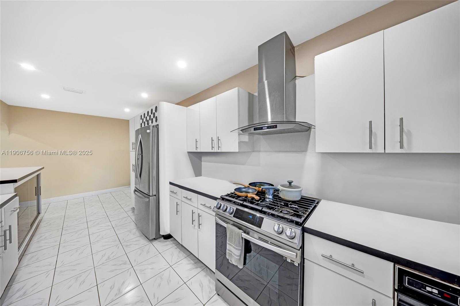 Small Image of 490 WEST 33RD PL, Hialeah Number 8