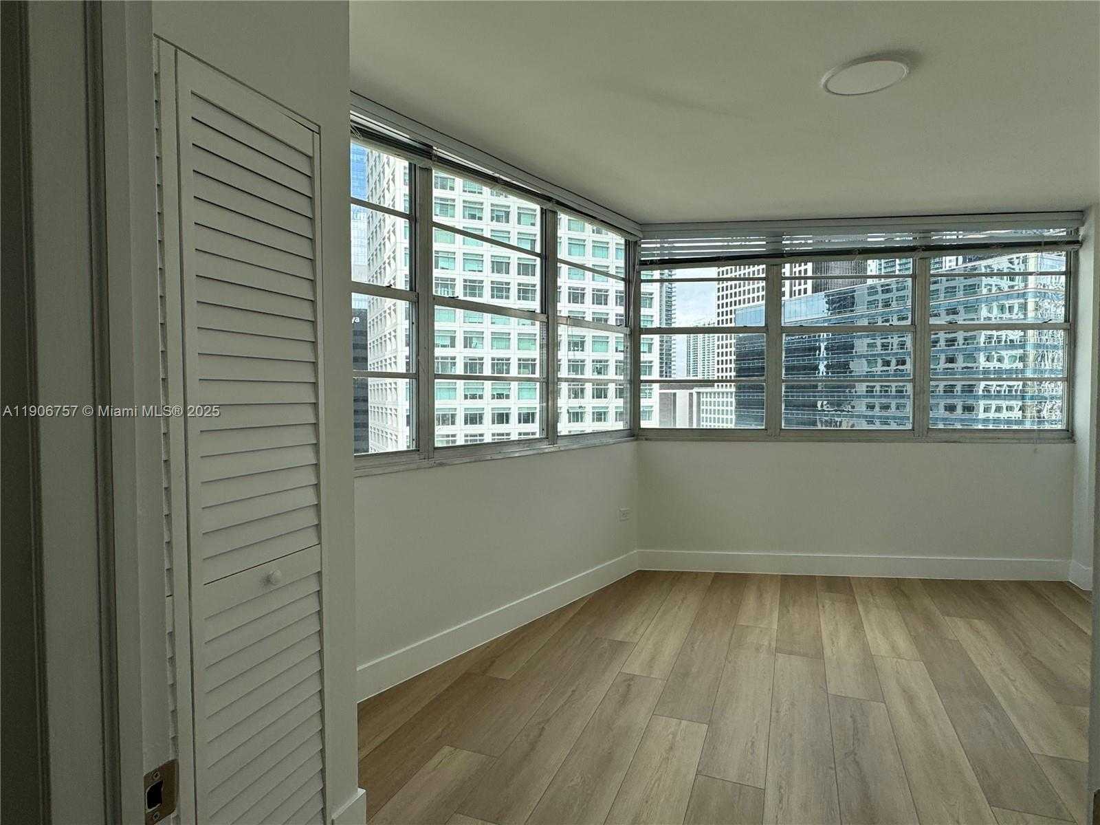 Small Image of 825 BRICKELL BAY DR #1548, Miami Number 14