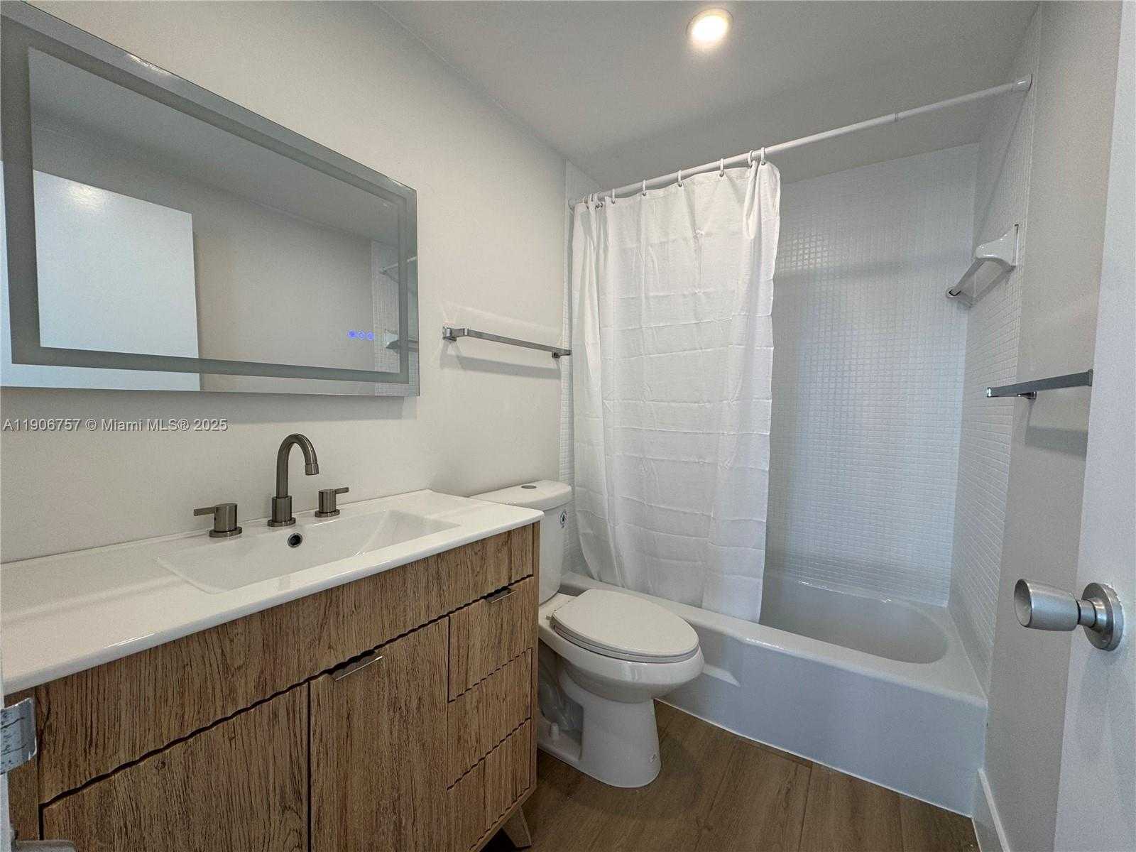 Small Image of 825 BRICKELL BAY DR #1548, Miami Number 17