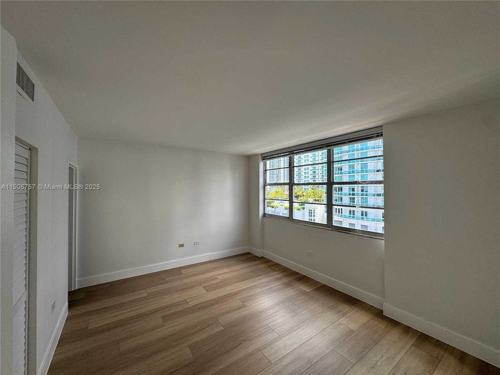 Small Image of 825 BRICKELL BAY DR #1548, Miami Number 27