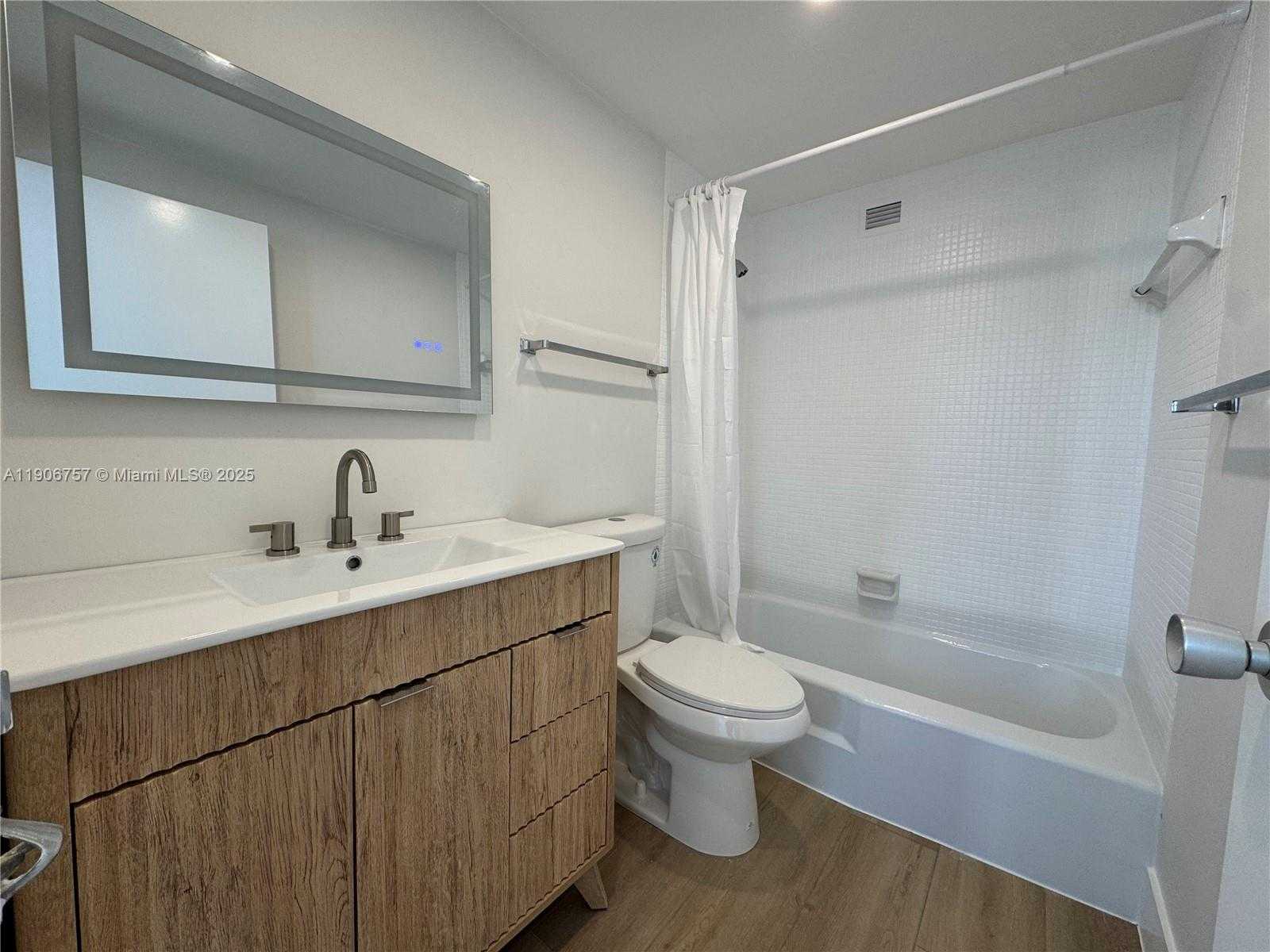 Small Image of 825 BRICKELL BAY DR #1548, Miami Number 28