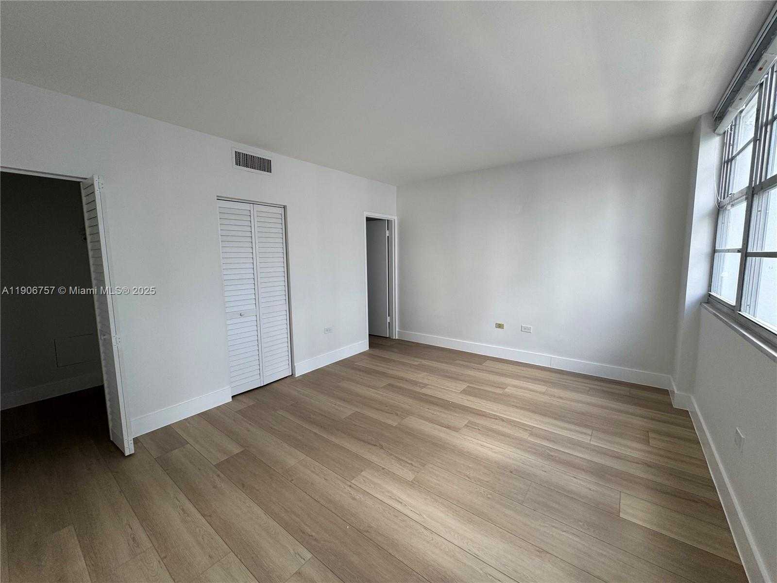 Small Image of 825 BRICKELL BAY DR #1548, Miami Number 30