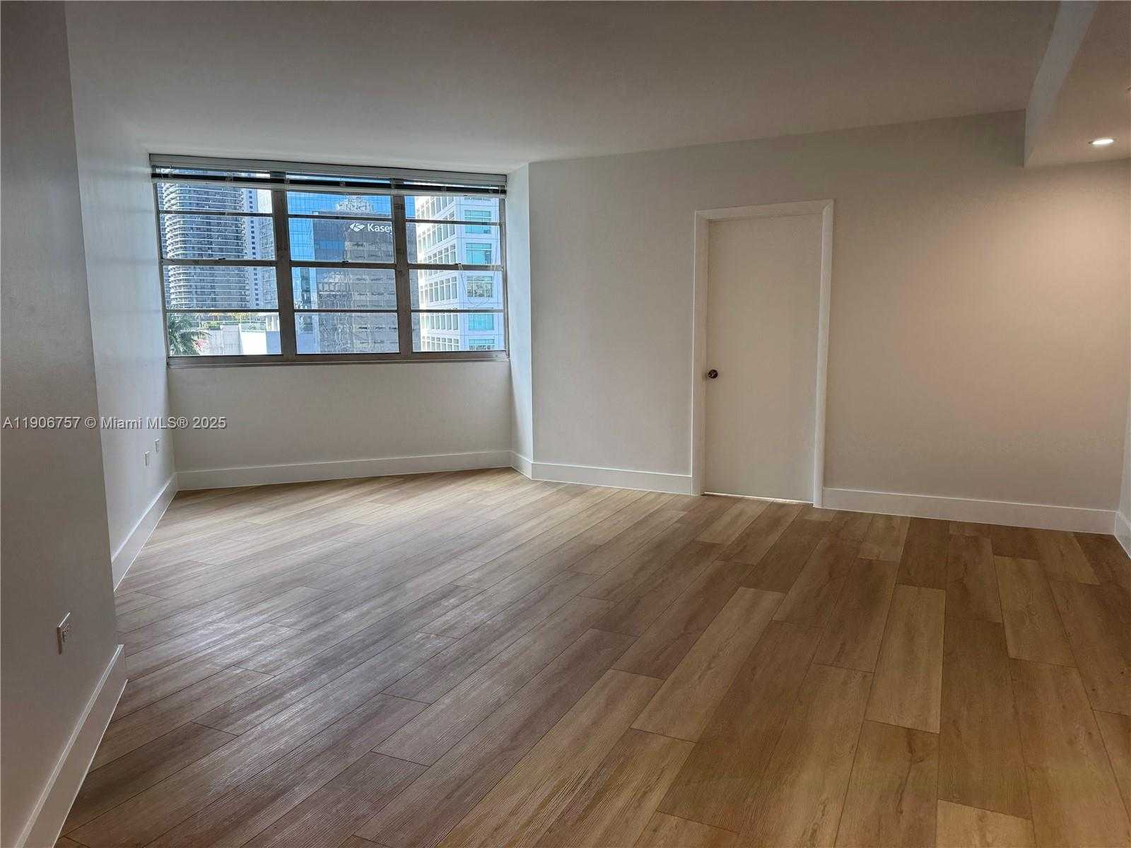 Small Image of 825 BRICKELL BAY DR #1548, Miami Number 6