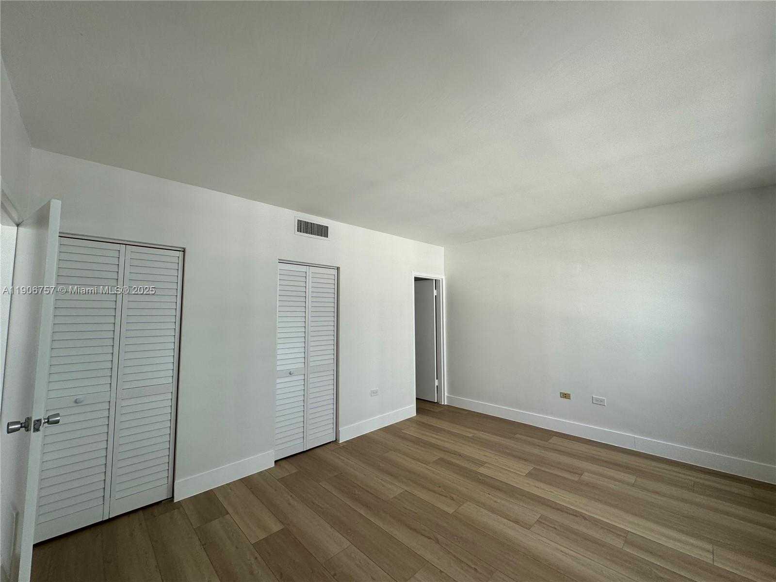 Small Image of 825 BRICKELL BAY DR #1548, Miami Number 8