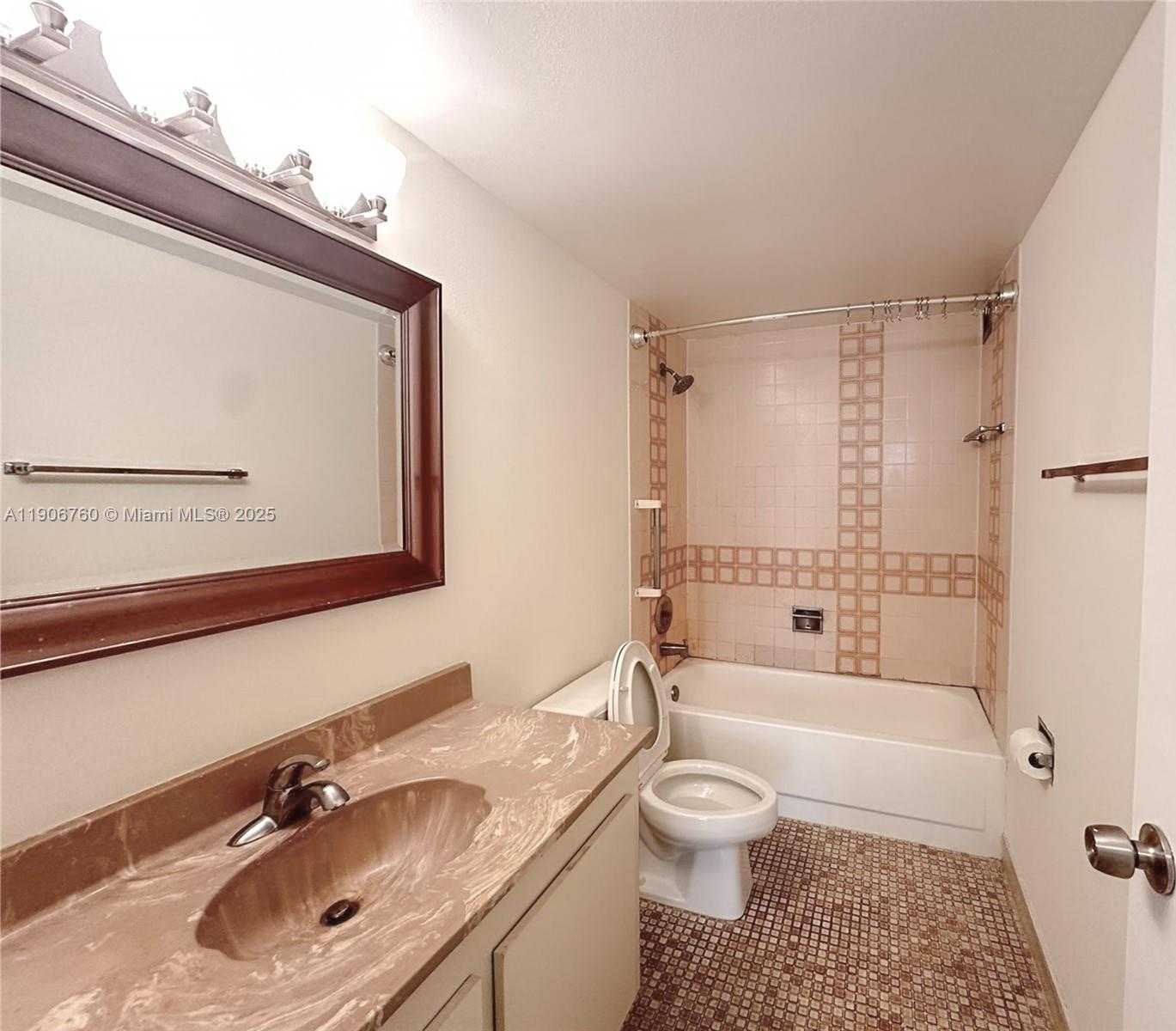 Small Image of 2500 PARKVIEW DR #2004, Hallandale Beach Number 13