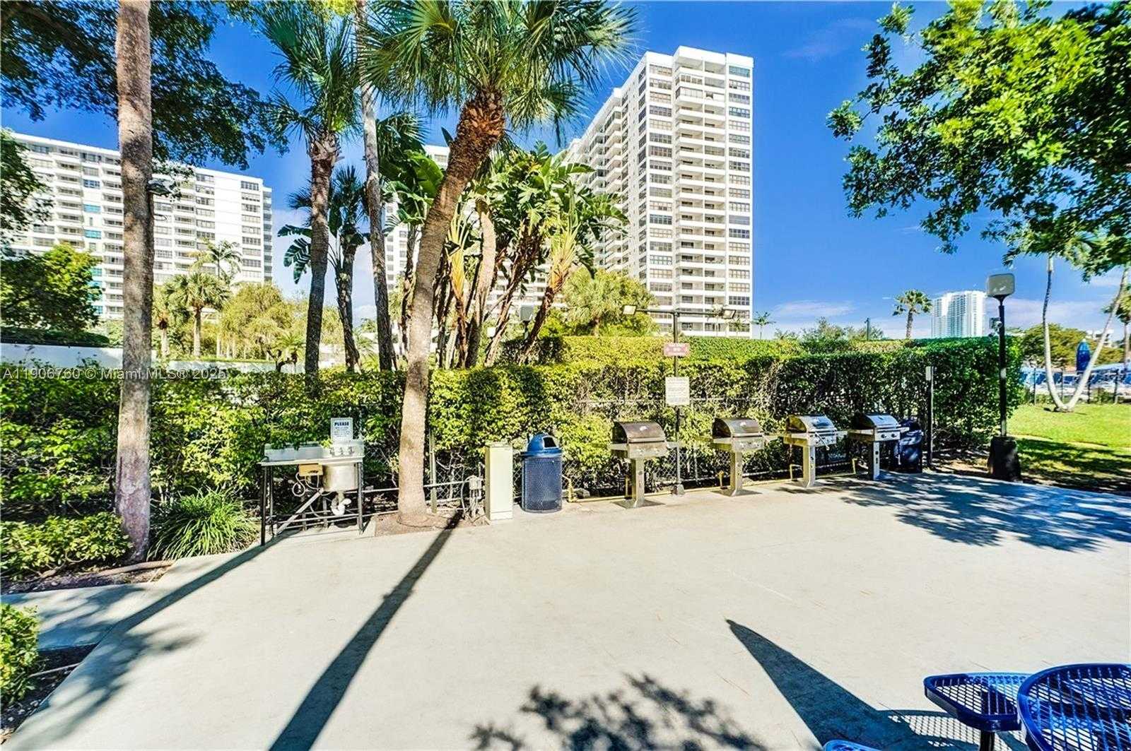 Small Image of 2500 PARKVIEW DR #2004, Hallandale Beach Number 19