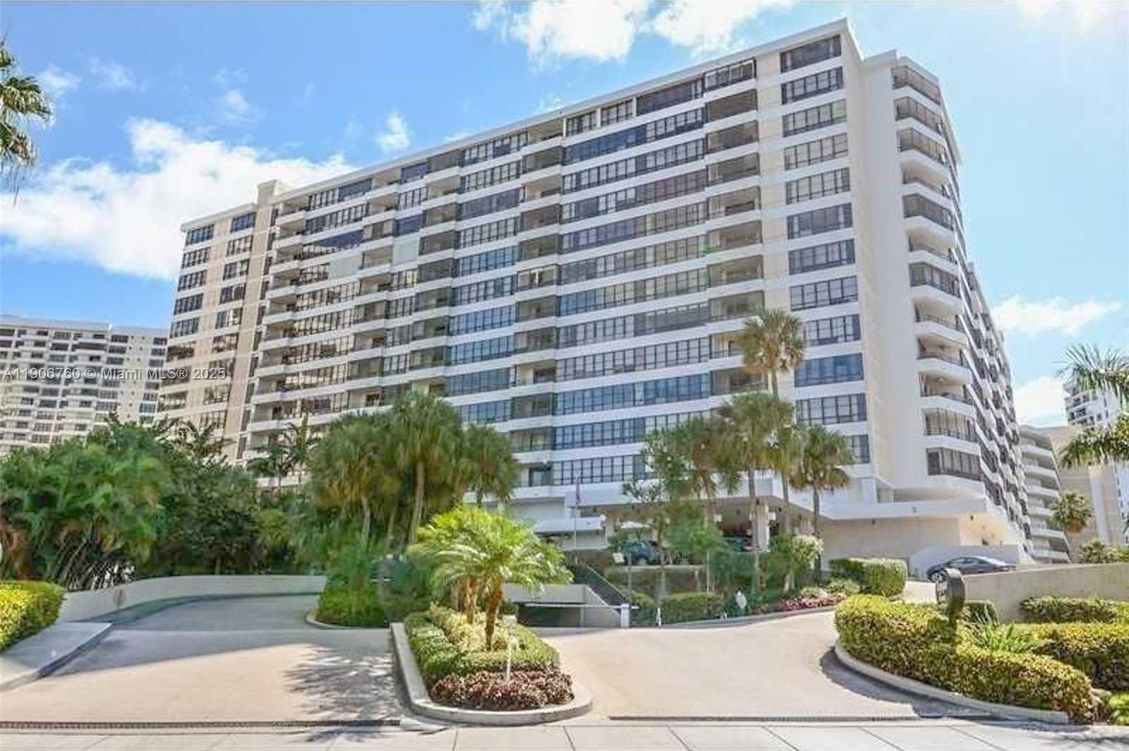 Small Image of 2500 PARKVIEW DR #2004, Hallandale Beach Number 3