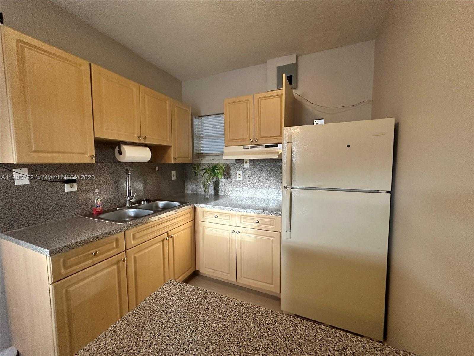 Small Image of 5781 NORTH WEST 192ND ST #A, Hialeah Number 4