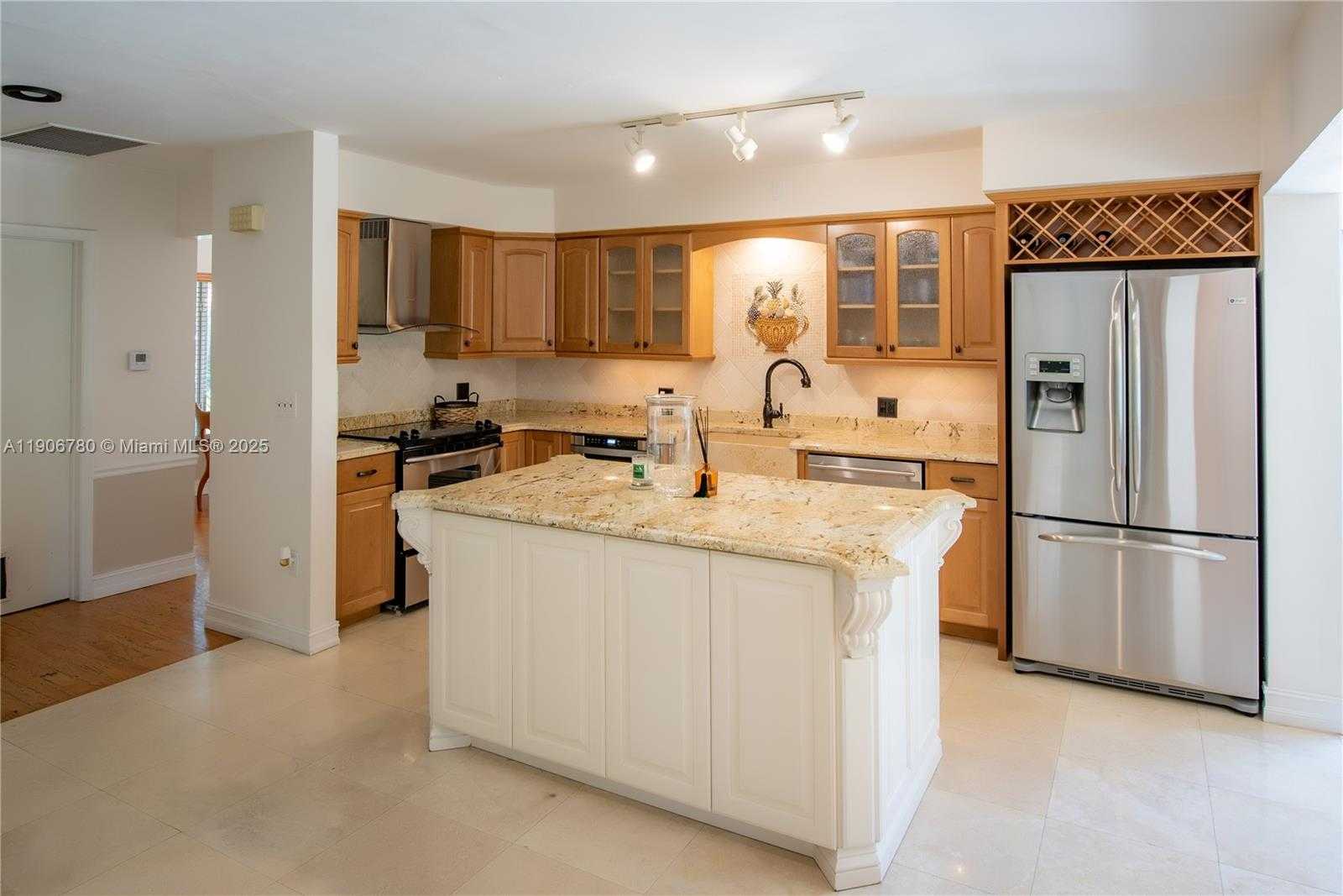 Small Image of 928 ESCOBAR AVE, Coral Gables Number 10