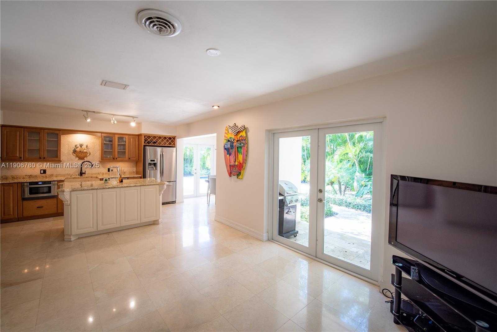 Small Image of 928 ESCOBAR AVE, Coral Gables Number 11