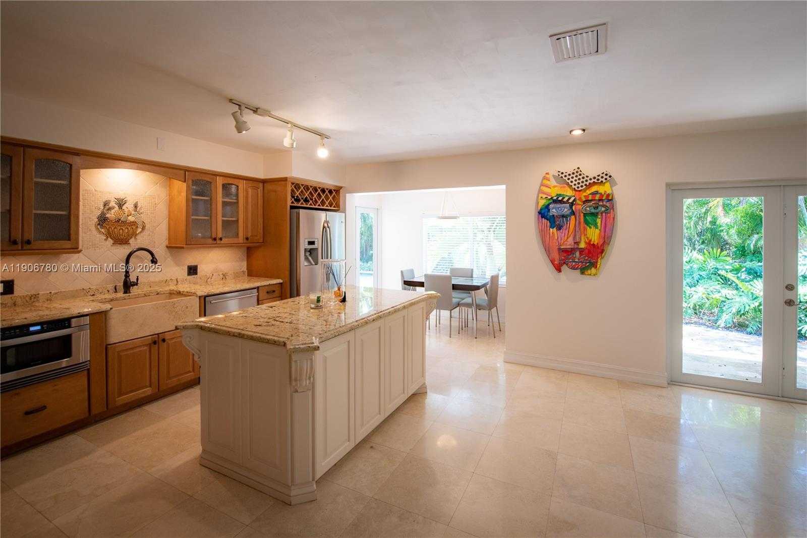 Small Image of 928 ESCOBAR AVE, Coral Gables Number 12
