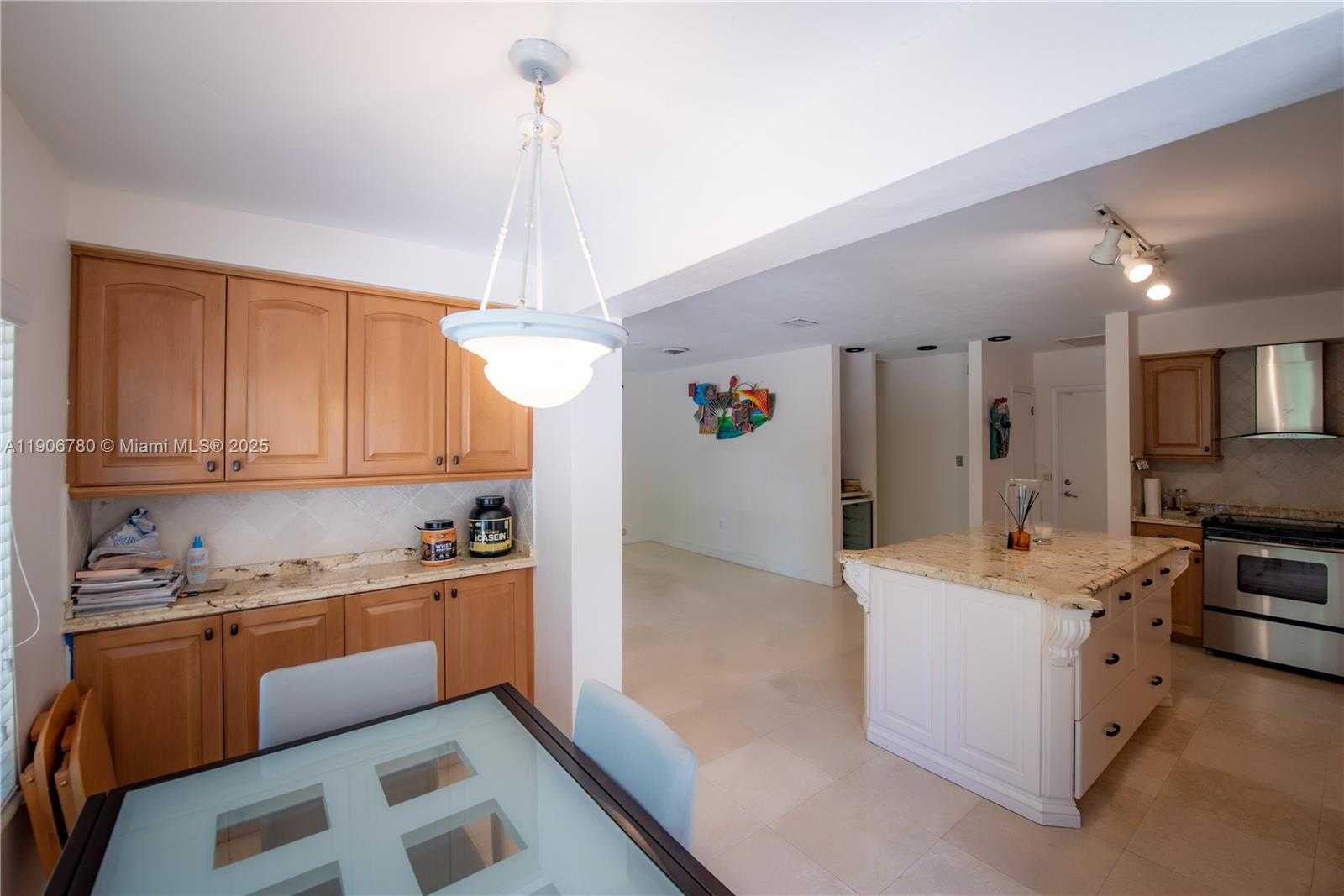 Small Image of 928 ESCOBAR AVE, Coral Gables Number 13