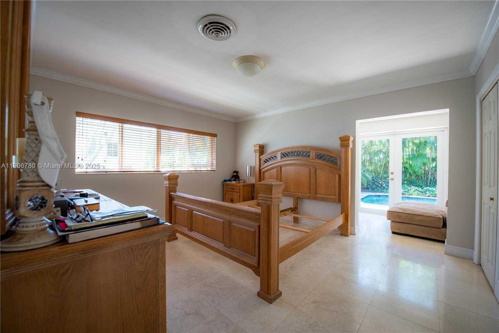 Small Image of 928 ESCOBAR AVE, Coral Gables Number 20