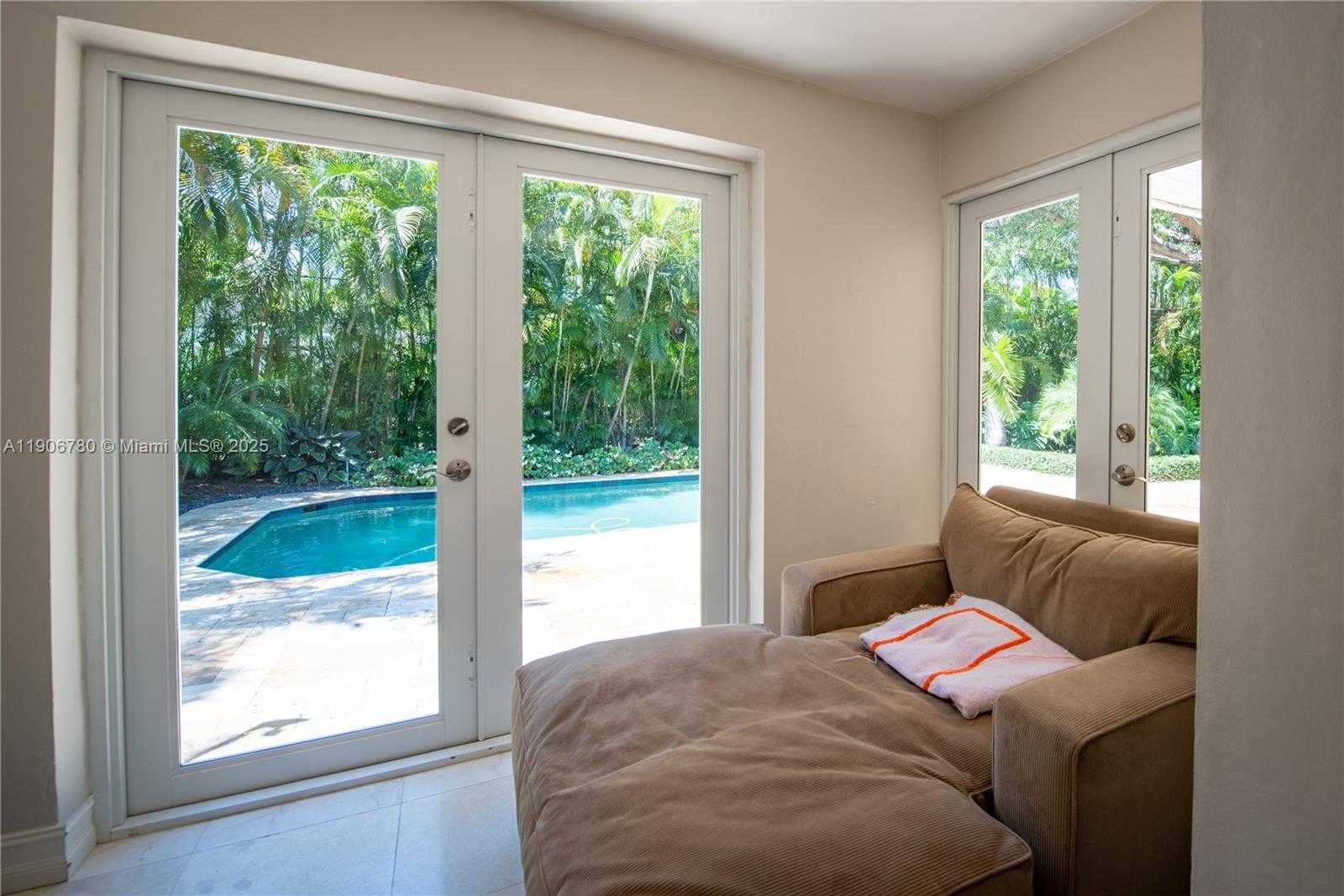 Small Image of 928 ESCOBAR AVE, Coral Gables Number 21