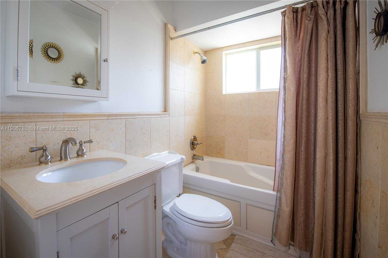 Small Image of 928 ESCOBAR AVE, Coral Gables Number 24