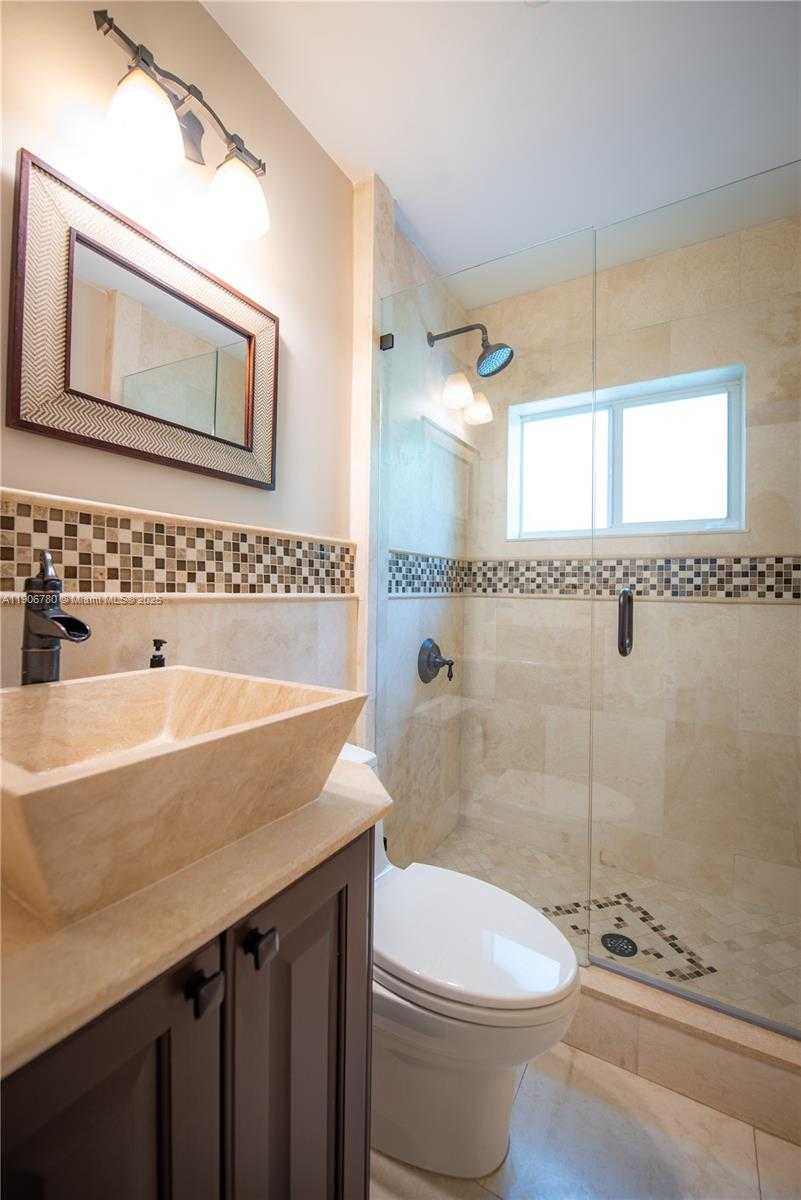 Small Image of 928 ESCOBAR AVE, Coral Gables Number 25