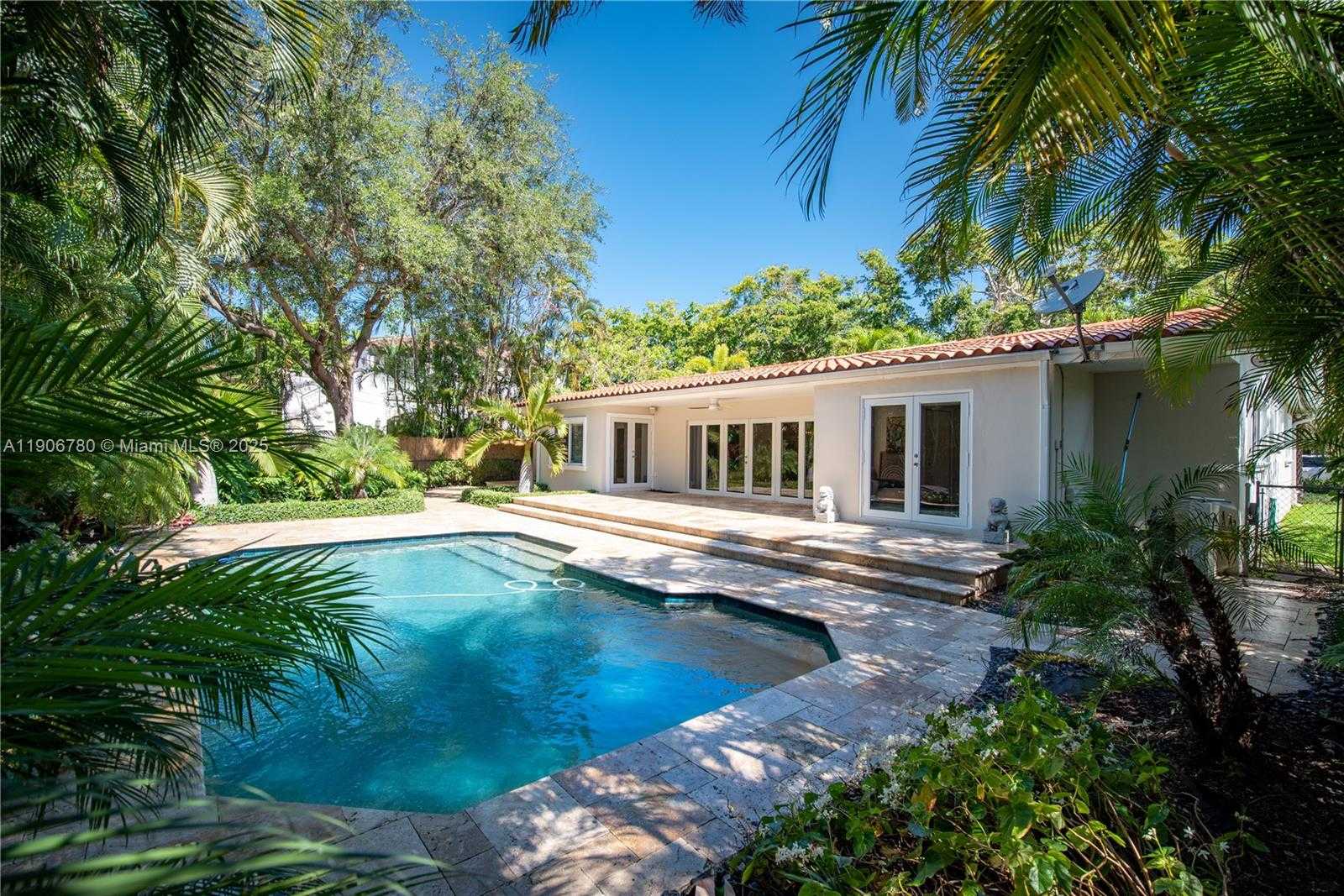 Small Image of 928 ESCOBAR AVE, Coral Gables Number 5