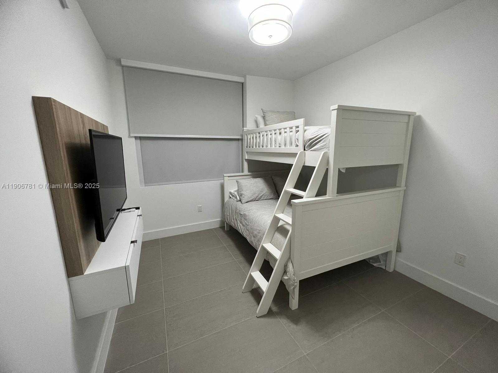 Small Image of 16385 BISCAYNE BLVD #304, North Miami Beach Number 12