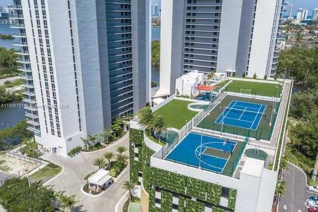 Small Image of 16385 BISCAYNE BLVD #304, North Miami Beach Number 13