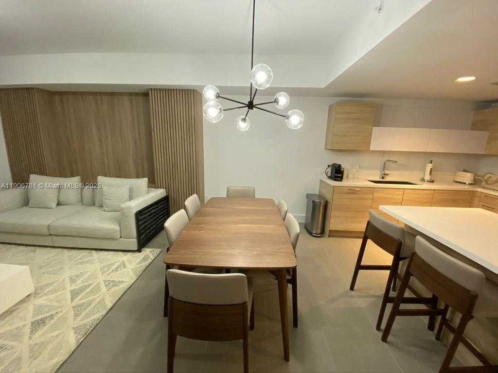 Small Image of 16385 BISCAYNE BLVD #304, North Miami Beach Number 4