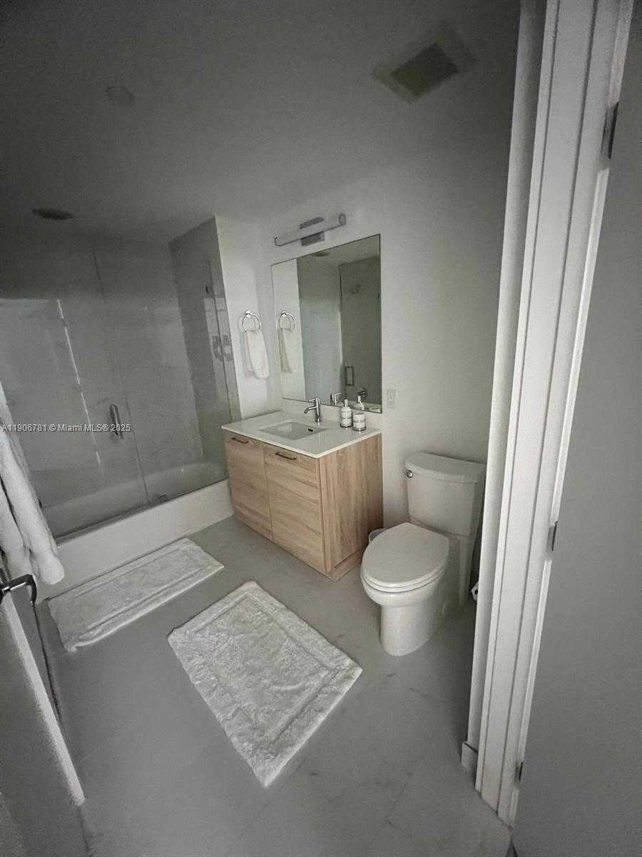 Small Image of 16385 BISCAYNE BLVD #304, North Miami Beach Number 6