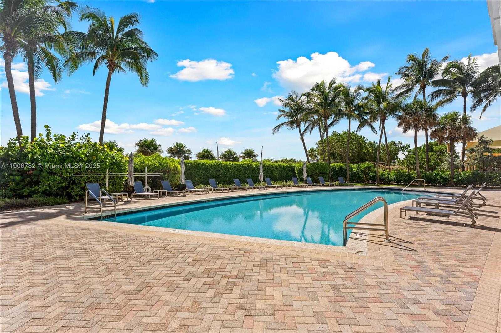 Small Image of 6515 COLLINS AVE #1501, Miami Beach Number 16