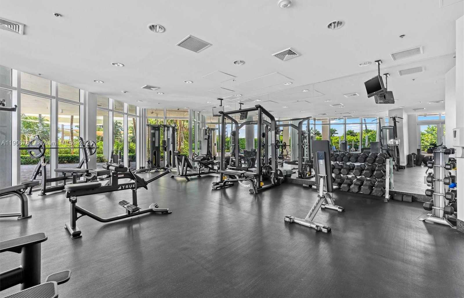 Small Image of 6515 COLLINS AVE #1501, Miami Beach Number 17