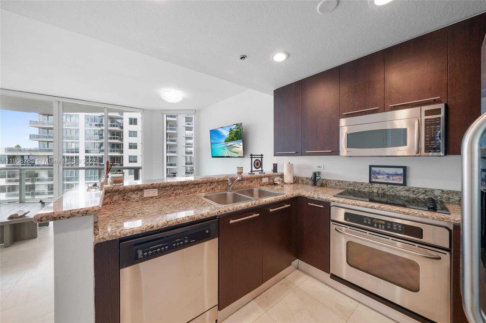 Small Image of 6515 COLLINS AVE #1501, Miami Beach Number 3