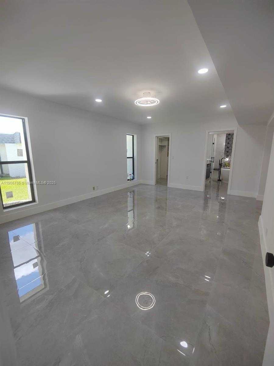 Small Image of 5109 BANYAN LN, Tamarac Number 16