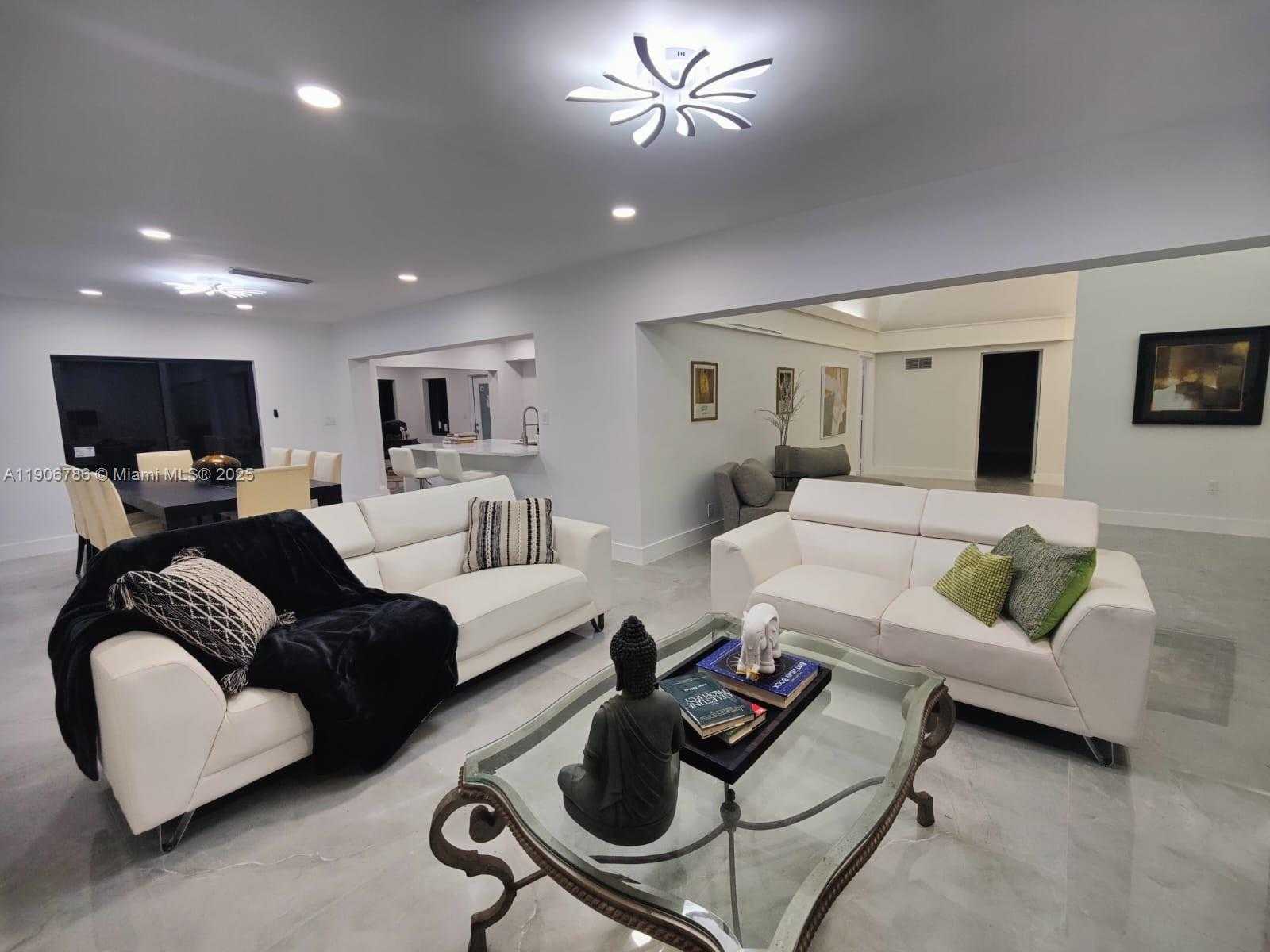 Small Image of 5109 BANYAN LN, Tamarac Number 28