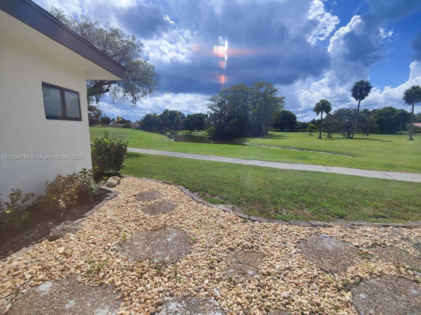 Small Image of 5109 BANYAN LN, Tamarac Number 29