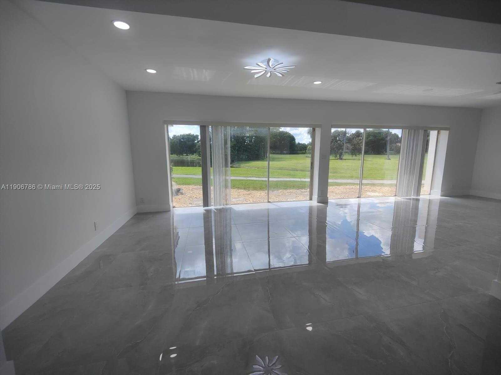 Small Image of 5109 BANYAN LN, Tamarac Number 31