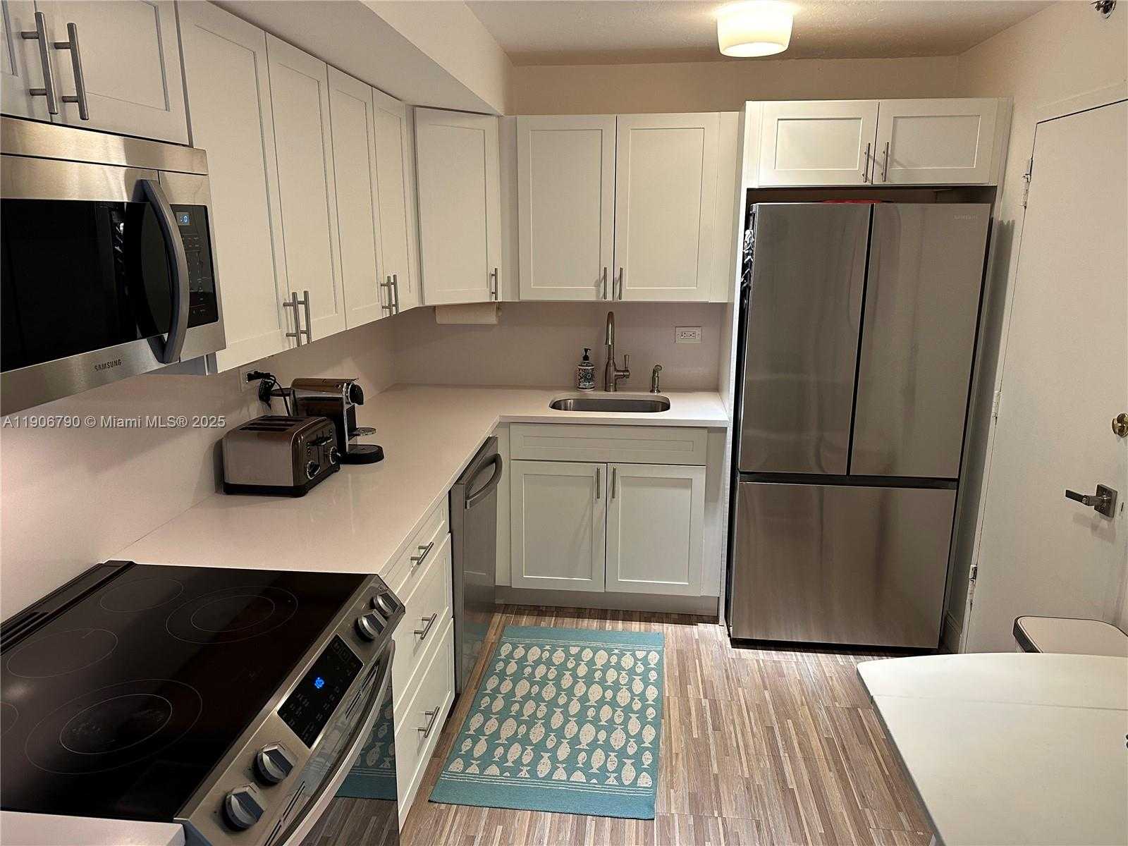 Small Image of 6039 COLLINS AVE #1529, Miami Beach Number 1